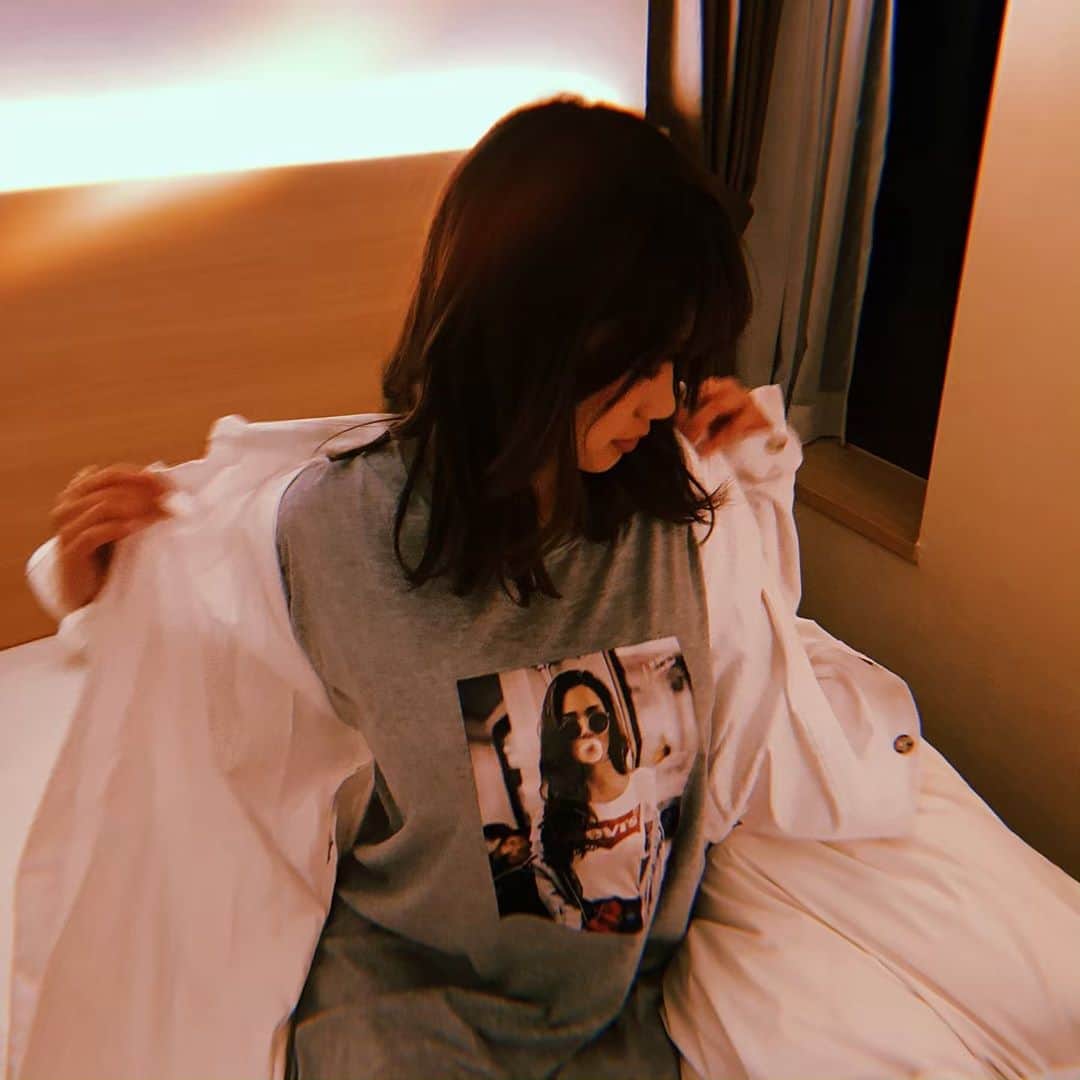 ななせ結衣のインスタグラム：「そろそろ先月の 韓国旅行日記書こうかなあ🥺 . . . . #韓国 #韓国旅行 #trip #fashion #makeup #cosme #作品撮り #被写体  #被写体モデル  #gravureidol #photography #portrait  #팔로우 #수영복 #얼스타그램  #알라뷰  #美脚  #패션스타그램 #游泳 #漂亮 #likeforlike  #可爱  #followme #作品撮りモデル #作品撮り募集」