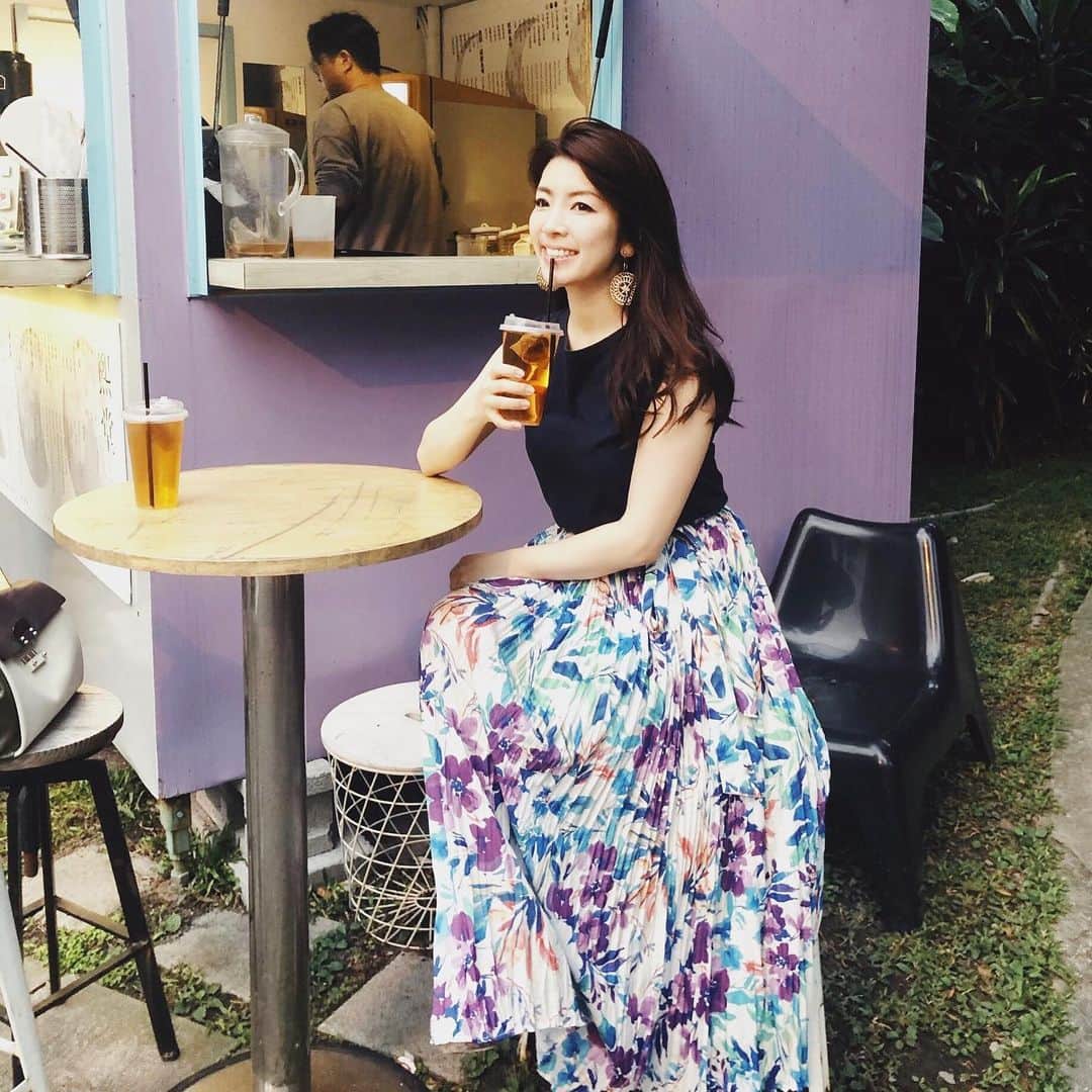 三浦マキのインスタグラム：「台湾に行ってから美容熱が徐々に上がっていましたが、タイムリーに美容系のクライアント様ニ社からちょうどPRコンサルの依頼をいただき。 肌が劇弱&しかも普段は全く化粧しないのでかなり無頓着でしたが、やっぱり肌が綺麗な人は美しい✨という結論に辿り着きました。 真面目に年齢と肌に向き合おうかなと思います…!! 仕事も兼ねて、@beauty_skinholic というアカントも作りました✨ おススメ美容ネタ、皆さま色々教えてください❤️ * * * * * * #beauty#beautytips #美容#美容ネタ#目指せ美肌#美肌ケア」