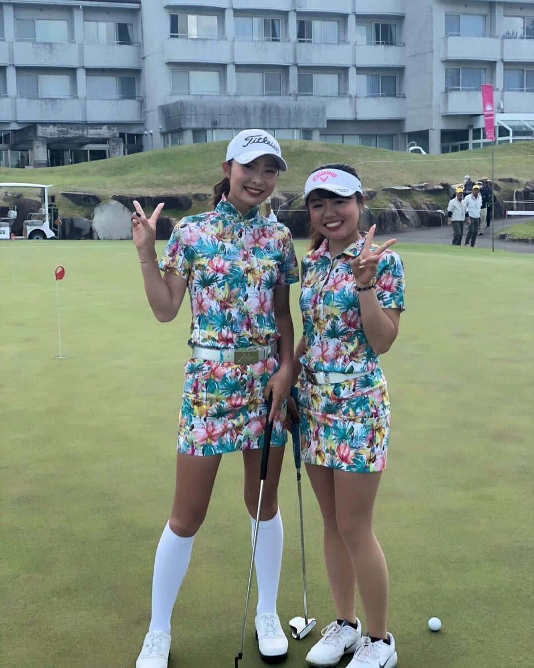 廣田真優のインスタグラム：「今日最終日かれんちゃんとウェア合わせました👚👯‍♀️ 小西さんが朝撮ってくれた❤︎ #kappa#nike#ゴルフ#callaway#kappagolf#instalove #お揃いコーデ#女子プロゴルファー#静ヒルズカントリークラブ#茨城県」