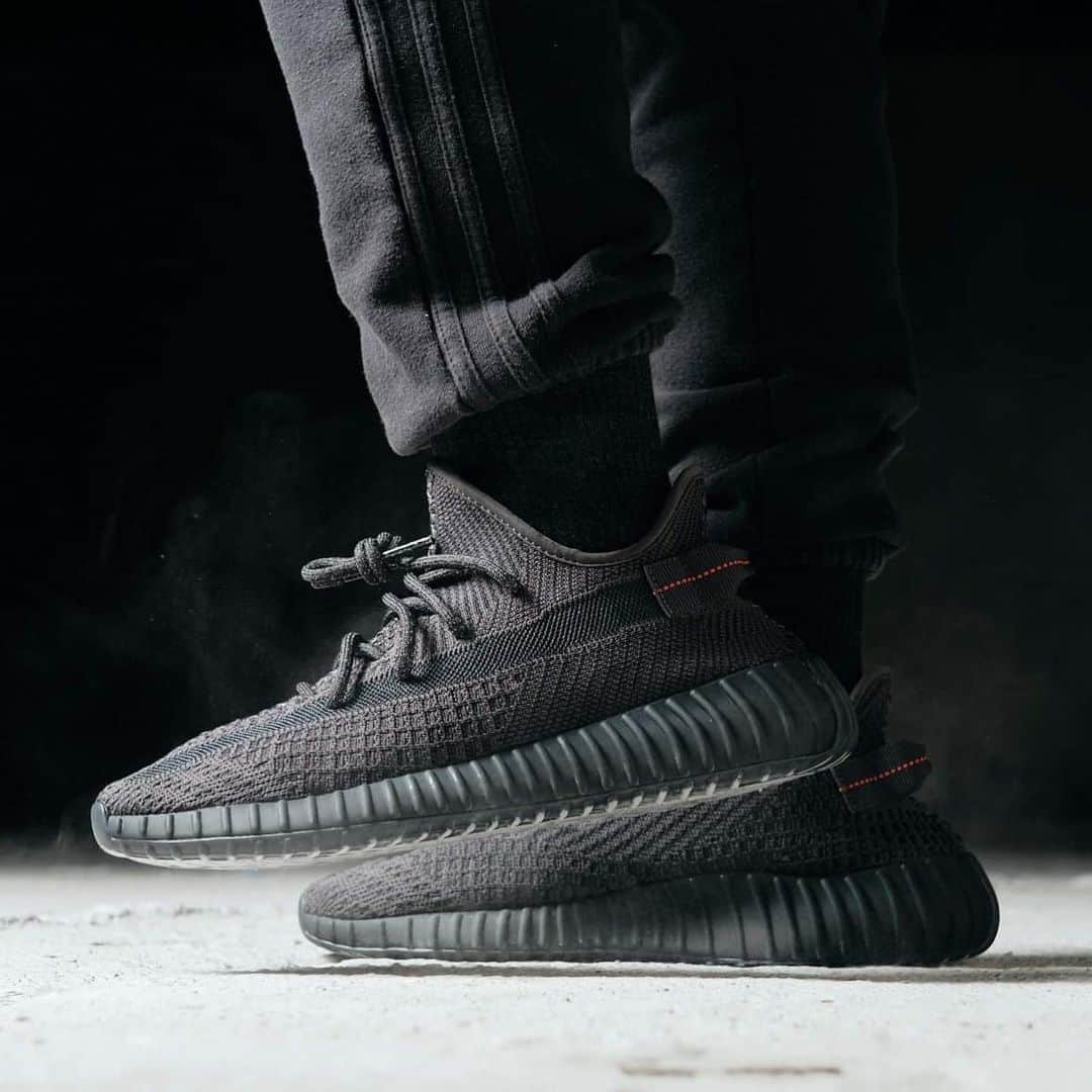 HYPEBEASTさんのインスタグラム写真 - (HYPEBEASTInstagram)「@hypebeastkicks: Here’s an on-feet look at the all-black @adidas YEEZY BOOST 350 V2. Dubbed “Black Static Non-Reflective,” the stealthy iteration is expected to release on June 8. stay tuned for official notes.  Photo: @randygalang / @rylejustinuy」5月17日 15時32分 - hypebeast