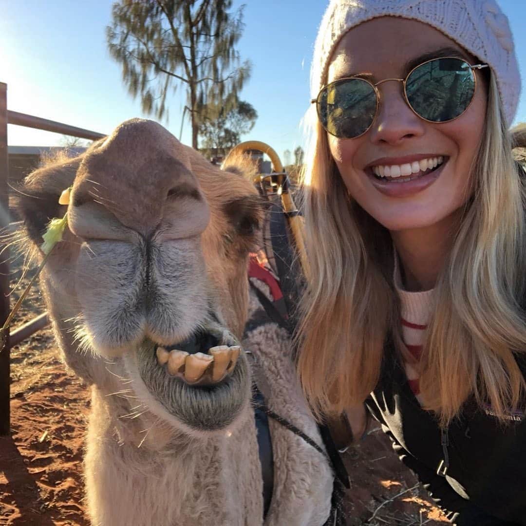 Australiaさんのインスタグラム写真 - (AustraliaInstagram)「@margotrobbie's outback adventure in #Australia ❤️ 🐪 Our famous Aussie actress, who's been exploring the @ntaustralia, said: "no filters, it’s just that beautiful out here". We totally agree, Margot! Photos: @margotrobbie & @thekangaroosanctuary  #seeaustralia #MargotRobbie #outback」5月17日 15時24分 - australia