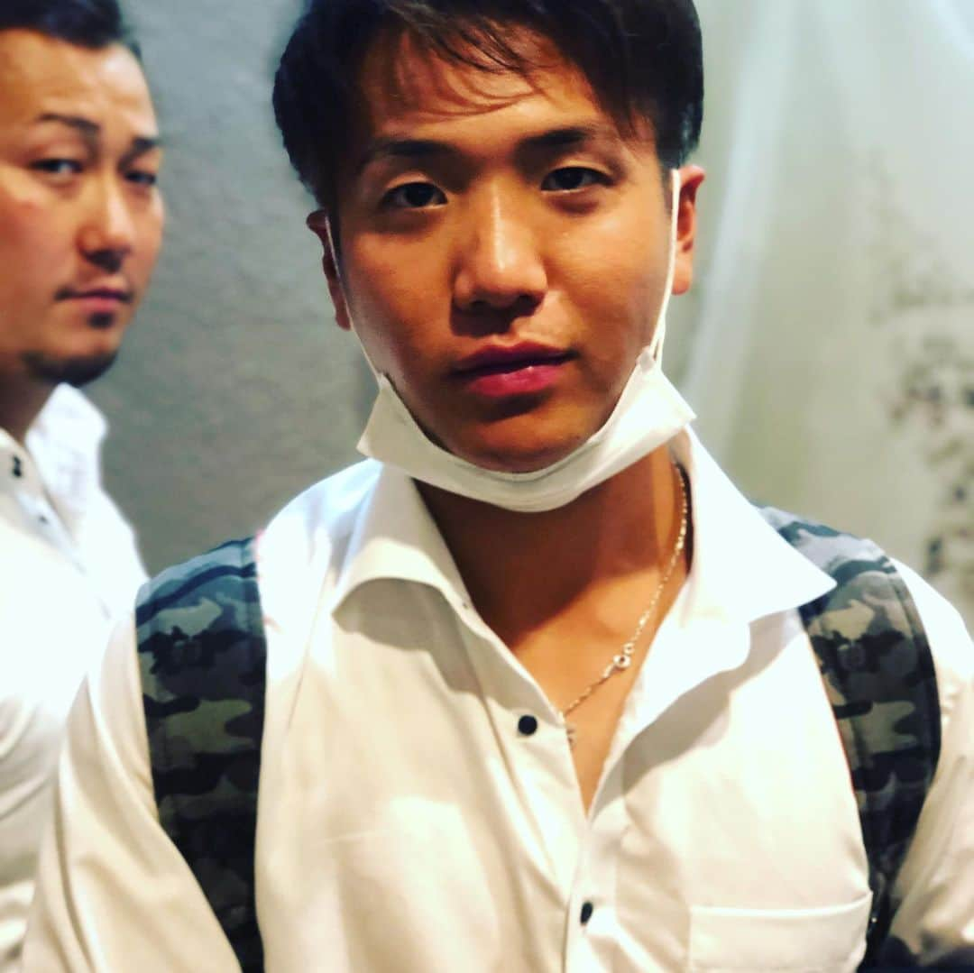 黒羽根利規さんのインスタグラム写真 - (黒羽根利規Instagram)「お疲れ様です。 熊本とうちゃーく😊 昨日の沼はカッコよかったなー👍🏼 みんなこれ見て明日からもいっぱい応援してくださーい📣 #平沼翔太 #中田翔 #杉谷拳士 #は吉本枠 #鍵谷陽平 #はバネと写真を嫌がる #フェイス会の猛者 #白村明弘 #田中豊樹 #西村天裕」5月17日 15時41分 - toshiki_k42