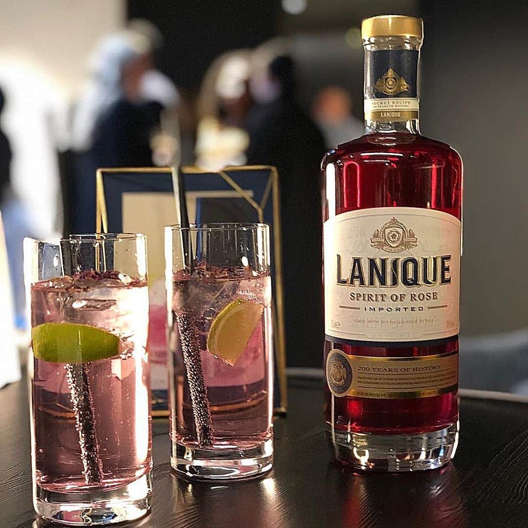 Minotti Londonさんのインスタグラム写真 - (Minotti LondonInstagram)「We were delighted to have @laniquedrinks liqueur and @franklinandsons tonic as our special sponsors for our 2019 Collection launch party.  Thanks to @mprcomms for connecting us!  #party #event #drinks #minotti #minottilondon #furniture #design #london」5月17日 15時45分 - minottilondon