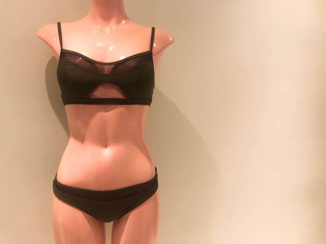 のインスタグラム：「. アクセントホールビキニセット 9,800+tax ブログ更新しました︎♥️✈︎ . #Ravijour #Ravijourstaff #Ravijoursapporo #ラヴィジュール #水着 #ビキニ」