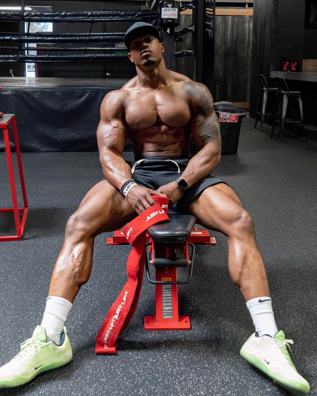 Simeon Pandaさんのインスタグラム写真 - (Simeon PandaInstagram)「Improve your performance with the @justliftofficial FURY Collection 🔥 from SIMEONPANDA.COM」5月17日 16時01分 - simeonpanda