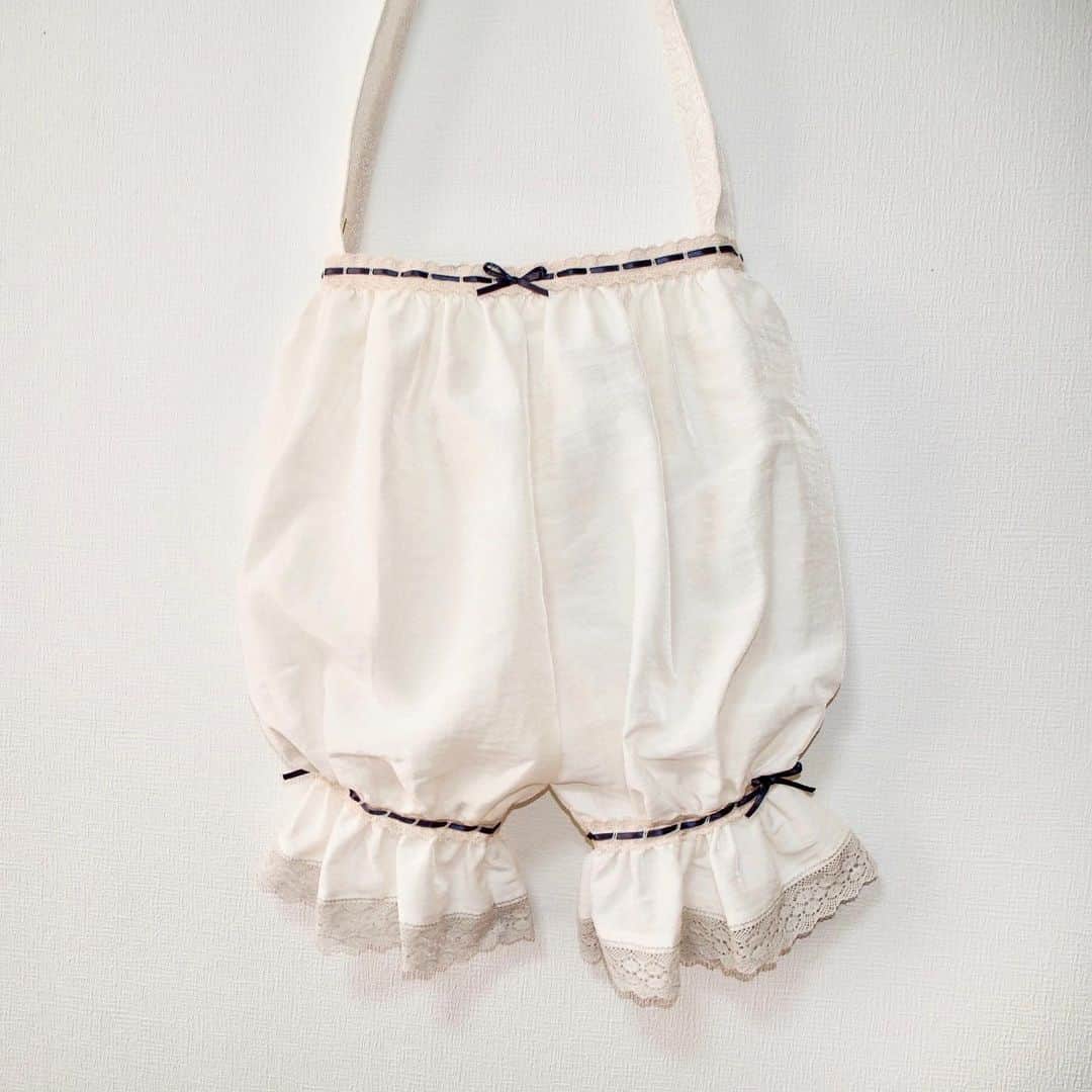 millnaさんのインスタグラム写真 - (millnaInstagram)「ちょっぴりヘンで、とってもかわいい新作トートバッグができました。 . 「ドロワーズバッグ」です。 . . . . brand #COLDSLEEP @coldsleepz . . #bag#lolitafashion#vintage」5月17日 16時03分 - mi_te_yo