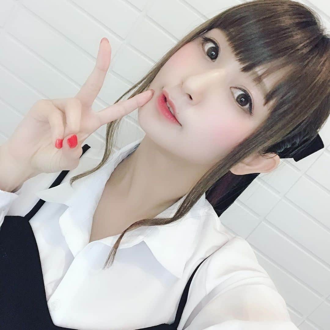 日野礼香さんのインスタグラム写真 - (日野礼香Instagram)「最近モノトーンがすごく好き(๑>◡<๑) #selfie #black #white #久々  #自撮り #ぽにーてーる #モノトーンコーデ」5月17日 16時08分 - reicheru219