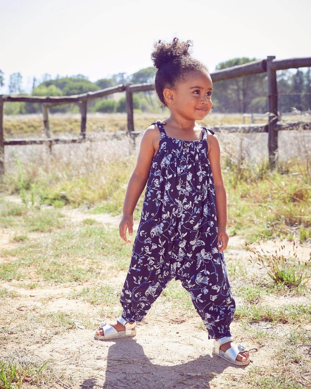 Nextさんのインスタグラム写真 - (NextInstagram)「When you're *totally* smug with your new outfit 😏 Kit them out for the summer with our NEW collection: tap the image to shop. 🔍 604822. #new #newin #kidswear #jumpsuit #kidsfashion #kidstyle #nextkids #summer #summervibes #floral #cute」5月17日 16時18分 - nextofficial