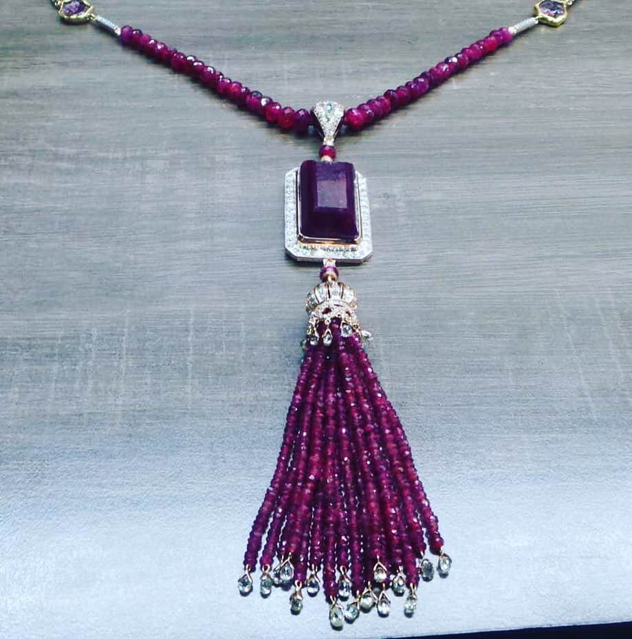 ジェイドジャガーさんのインスタグラム写真 - (ジェイドジャガーInstagram)「Feeling regal with this #ruby and #diamond tassel we are making #oneofakindjewelry #jadejaggerjewellery」5月17日 16時20分 - jadejezebeljagger