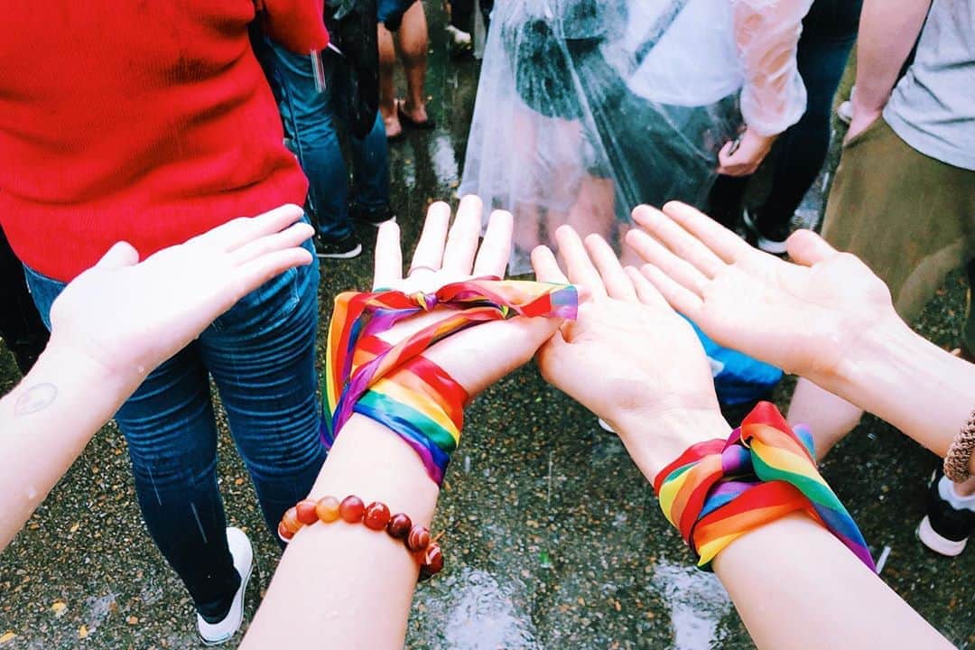 ヤオ・アイニンさんのインスタグラム写真 - (ヤオ・アイニンInstagram)「能在這一刻 大家一起見證 我們都看見了最美的彩虹🌈 謝謝這麼多的生命和努力♥️ 還有性平教育 要一起走到最後！！！ #婚姻平權 #性平教育」5月17日 16時36分 - ipipy20000