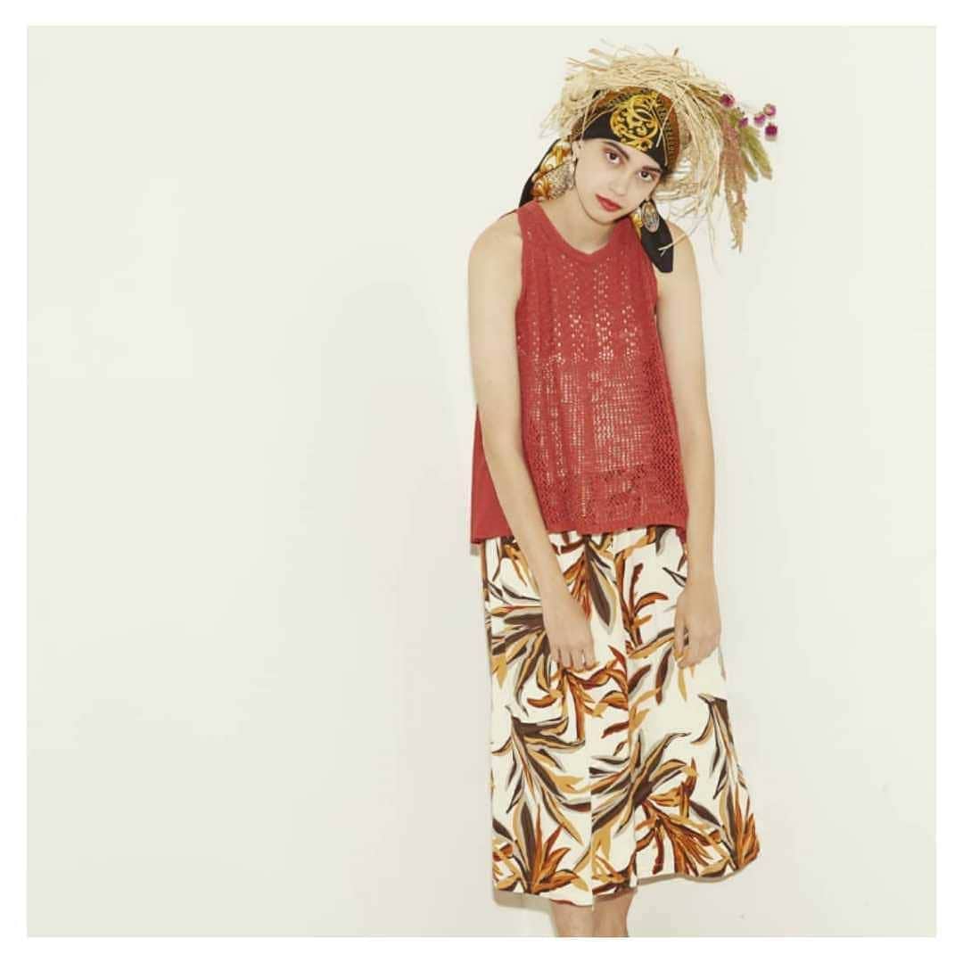 furryrate officialのインスタグラム：「【Natural Bohemian】 . . . フォークロアな個性溢れる 大人な雰囲気 . #furrylate #furry #ファーリーレート #ファーリー #bohemian #natural #knit #summer #leaf #pants」