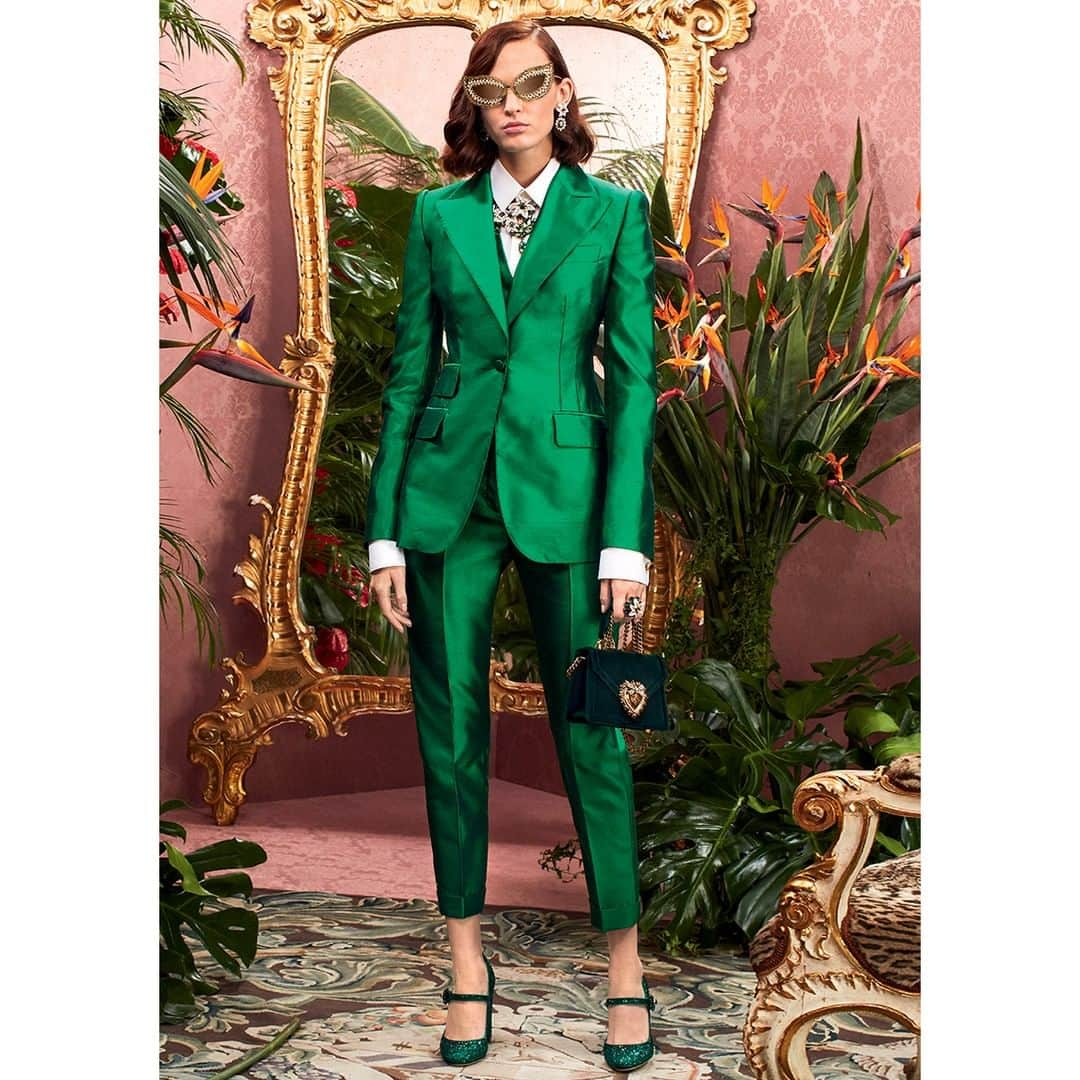 ドルチェ&ガッバーナさんのインスタグラム写真 - (ドルチェ&ガッバーナInstagram)「This suit of high-shine green shantung silk, paired with a white blouse, #DGDevotionBag and #DGEyewear will make anyone the focal point of sophistication.  #DGWomen」5月17日 16時46分 - dolcegabbana