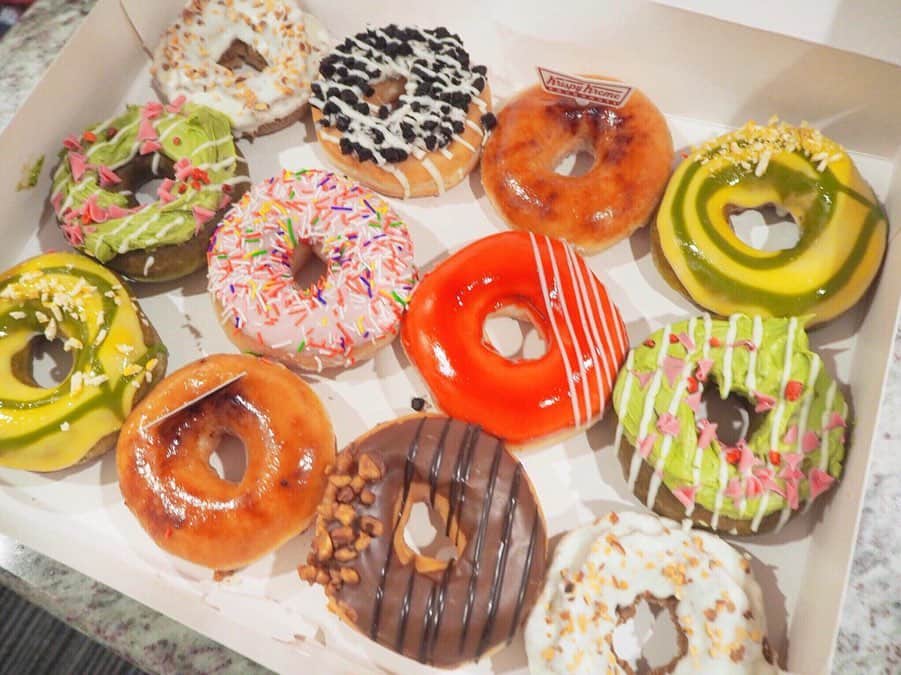 愛田杏奈さんのインスタグラム写真 - (愛田杏奈Instagram)「🤤🍩💕 . . #donuts #sweets #colorful #cute #差し入れ #ドーナツ #クリスピークリームドーナツ #かわいい #インスタ映え #カラフル #ミラーレス一眼 #olympus #olympuspen #instagood #likeforlikes」5月17日 16時46分 - anna_osada