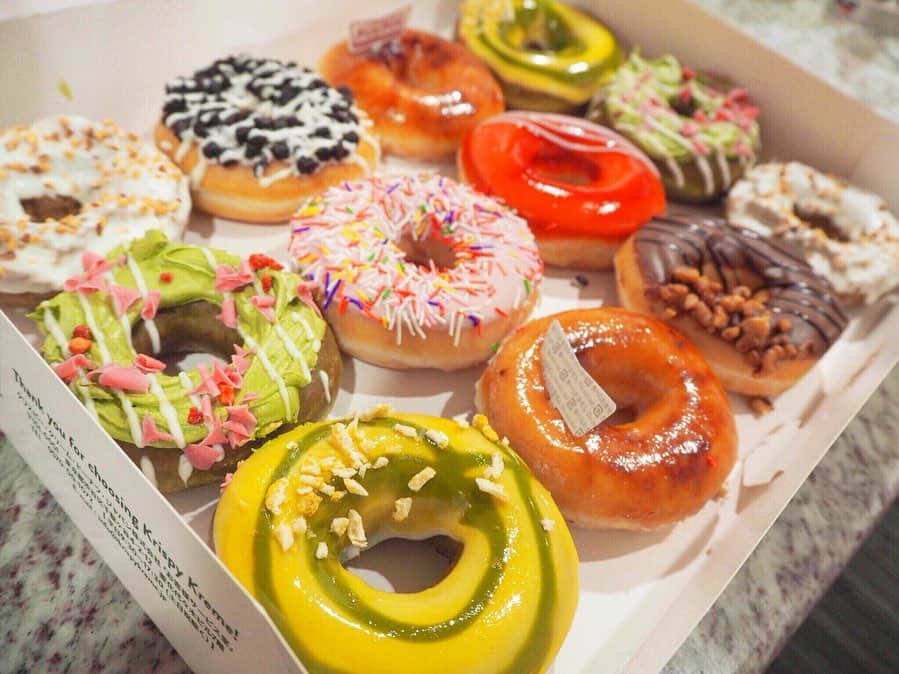 愛田杏奈さんのインスタグラム写真 - (愛田杏奈Instagram)「🤤🍩💕 . . #donuts #sweets #colorful #cute #差し入れ #ドーナツ #クリスピークリームドーナツ #かわいい #インスタ映え #カラフル #ミラーレス一眼 #olympus #olympuspen #instagood #likeforlikes」5月17日 16時46分 - anna_osada