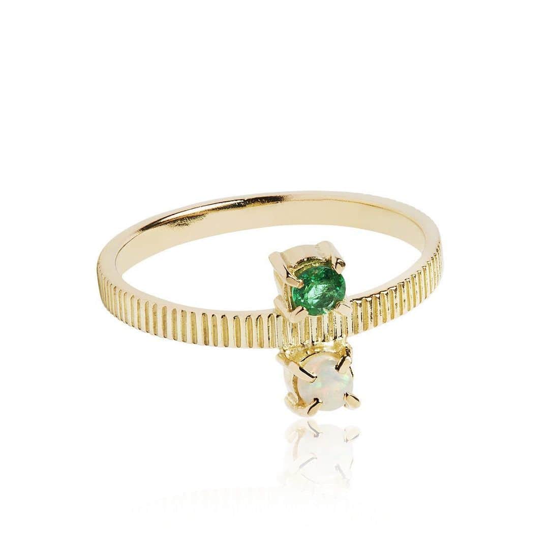 カレ ジュエリーさんのインスタグラム写真 - (カレ ジュエリーInstagram)「18 karat Gem Candy rings set with Emerald and a Opal. It is said about the Emerald, that if placed under the tongue, it can make you see into the future🔮 #carrejewellery」5月17日 16時54分 - carrejewellery