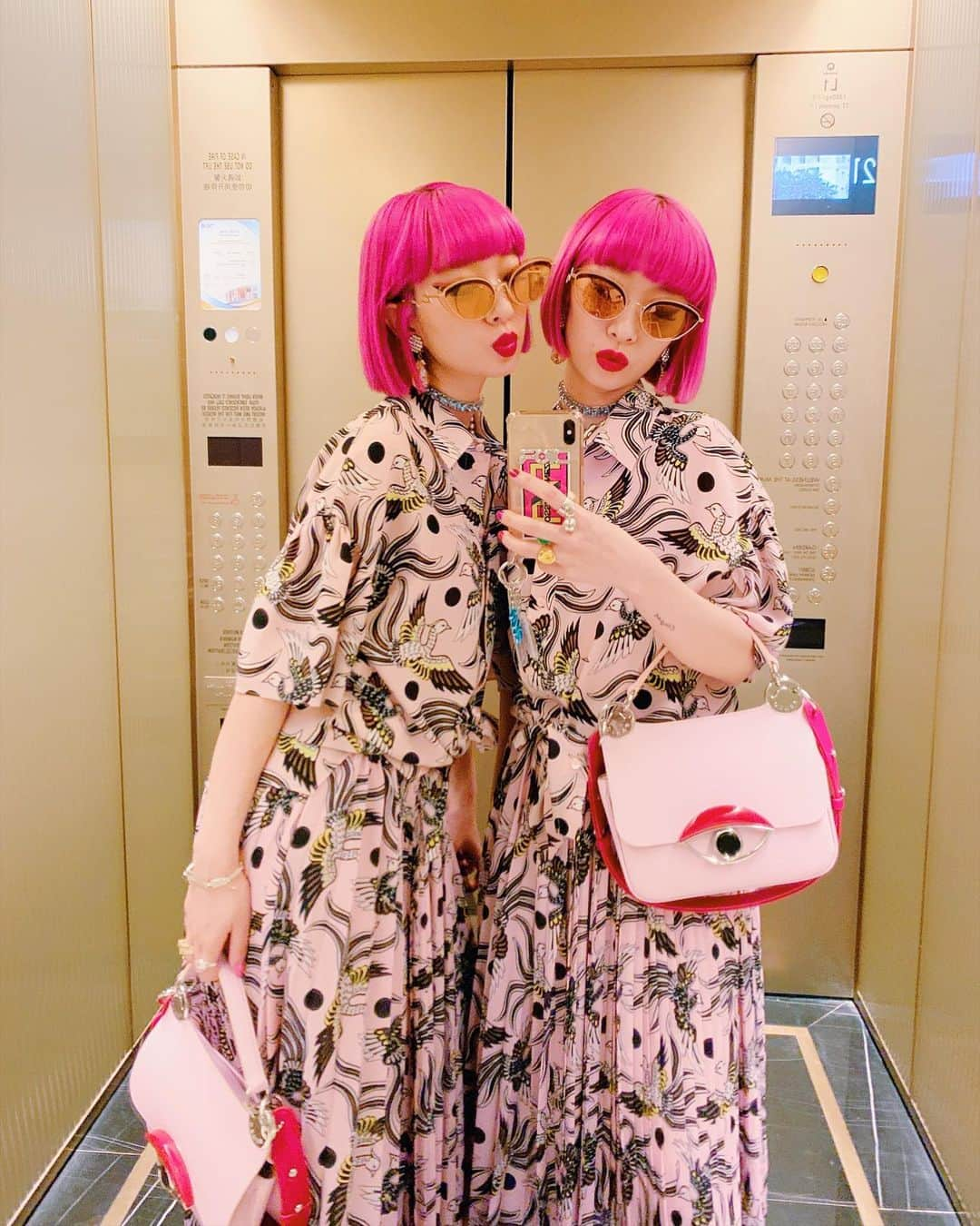 AYAさんのインスタグラム写真 - (AYAInstagram)「KENZO @kenzo 🧡 "TALI"BAG LAUNCH PARTY IN HONG KONG🌹✨💫 #KENZO #kenzotali #kenzotalitour #kenzoeyewearss19」5月17日 17時07分 - ayaxxamiaya