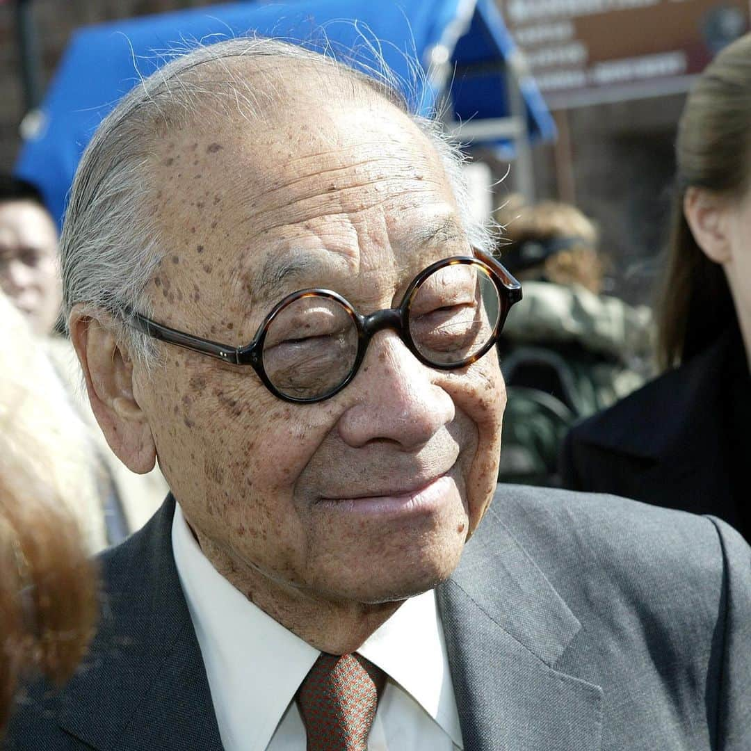 CNNさんのインスタグラム写真 - (CNNInstagram)「I.M. Pei, the acclaimed architect who designed the Louvre's pyramid, has died at the age of 102. Although he worked mostly in the United States, Pei will always be remembered for a European project: his redevelopment of the #louvre Museum in Paris in the 1980s. He gave us the glass and metal pyramid in the main courtyard, along with three smaller pyramids and a vast subterranean addition to the museum entrance. Some of his other major commissions included the Bank of China Tower in Hong Kong and the Museum of Islamic Art in Qatar. Winning the fifth Pritzker Architecture Prize in 1983, Pei was cited as giving the 20th century "some of its most beautiful interior spaces and exterior forms ... His versatility and skill in the use of materials approach the level of poetry." (📸: Bertrand Guay/AFP/Getty Images, Anat Givon/Associated Press, Karim Jaafar/AFP/Getty Images, Paul Hawthorne/Getty Images via @cnnstyle)」5月17日 17時08分 - cnn