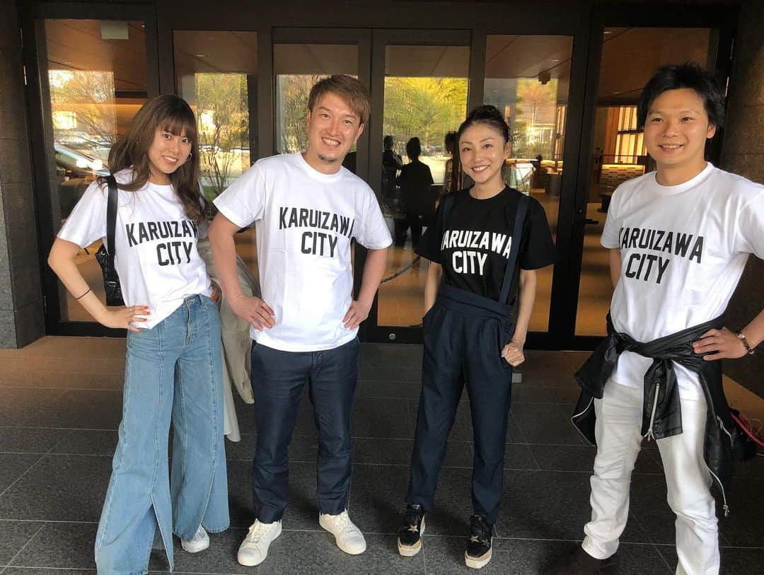 中川愛海さんのインスタグラム写真 - (中川愛海Instagram)「I❤️LV TシャツやKARUIZAWA CITY Tシャツ👚なんかお揃いは嬉しいし可愛い❤️ 美央ママから頂いたさらにラスベガスお土産が可愛い❤️ アレゴリーでも色々新しい雑貨を買って玄関いい感じ。 手作りのステンドグラスも以前頂きましたがお気に入り！ @ami_nakagawa_  #中川愛海  @algr_inst  #アレゴリー #代官山アレゴリー #可愛い雑貨 #玄関インテリア #中川愛海 #ありがとう #ilovelv #karuizawacity」5月17日 17時10分 - ami_nakagawa_