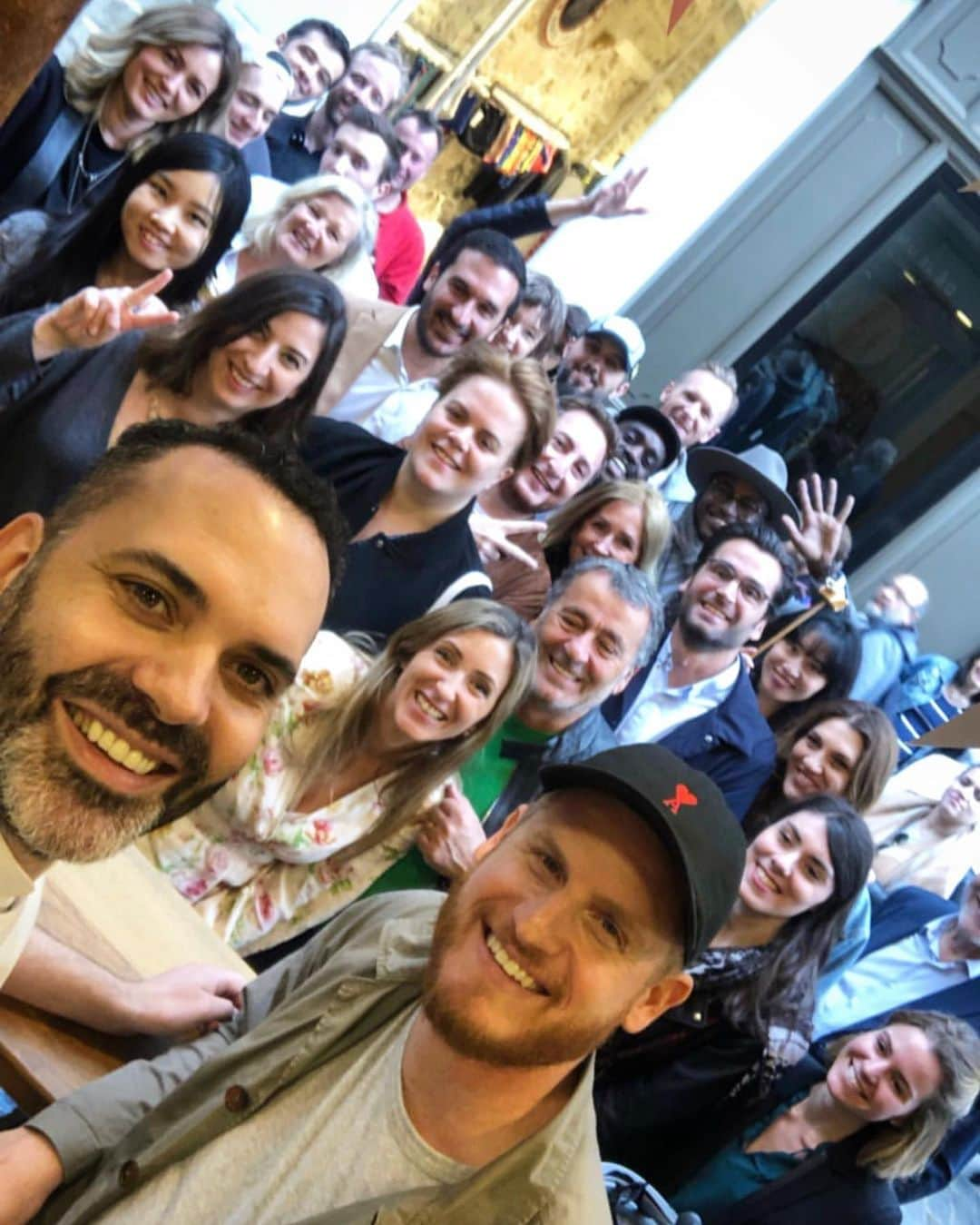 DOMINIQUE ANSEL BAKERYさんのインスタグラム写真 - (DOMINIQUE ANSEL BAKERYInstagram)「First Paris #anselfie! Thank you all for such a warm welcome. And excited to offer our pastries for the first time in France since I last worked here 14 years ago.」5月17日 17時11分 - dominiqueansel