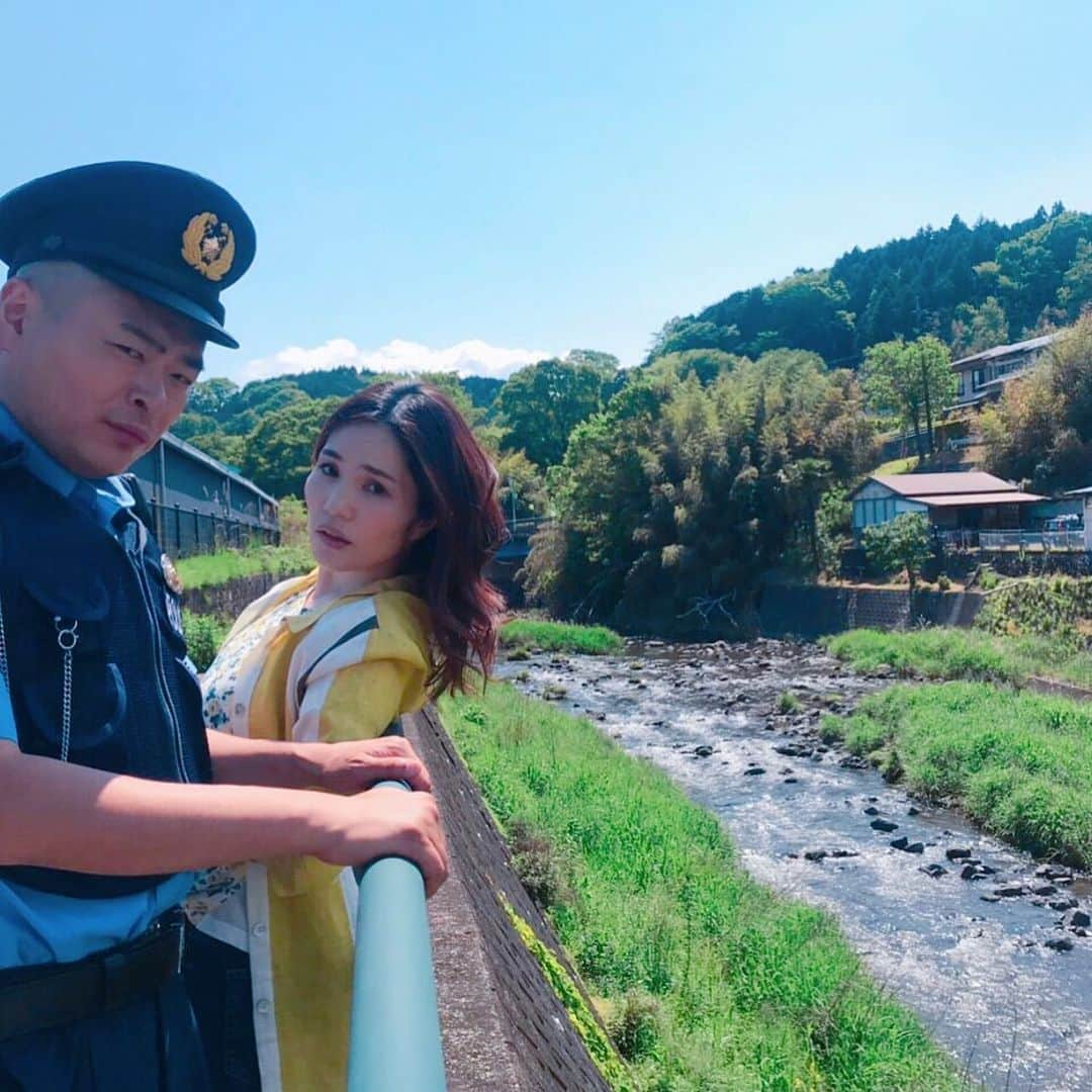 平野ノラさんのインスタグラム写真 - (平野ノラInstagram)「新緑とポリスとあたし。 🌲👮‍♀️🙍‍♀️ #あばれる君 さん #平野ノラ #撮影中 #okバブリー」5月17日 17時29分 - noranoranora1988