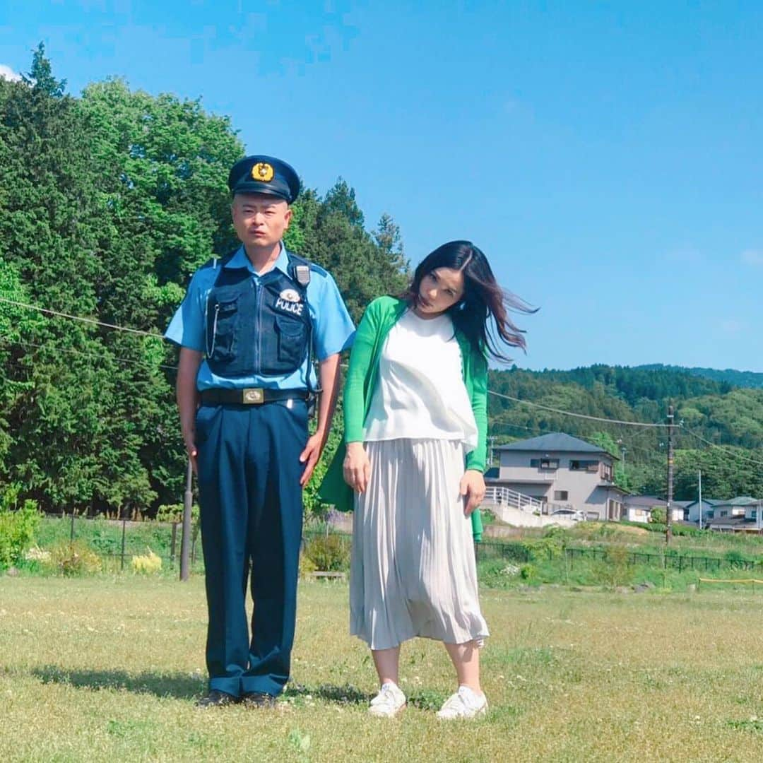 平野ノラさんのインスタグラム写真 - (平野ノラInstagram)「新緑とポリスとあたし。 🌲👮‍♀️🙍‍♀️ #あばれる君 さん #平野ノラ #撮影中 #okバブリー」5月17日 17時29分 - noranoranora1988