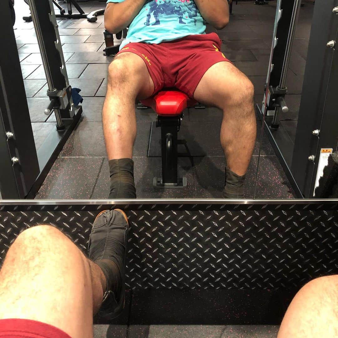 GOSAMARUのインスタグラム：「今日も朝からずっと動いていま、筋トレに！！ 胸の上部をもっと膨らましたいなぁ😅 まだ、ダメだと思うけど今日から装具外してトレーニングしてみてます！ んー、よき良き🤗 #ジョイフィット #新都心 #筋トレ #rd_pw」