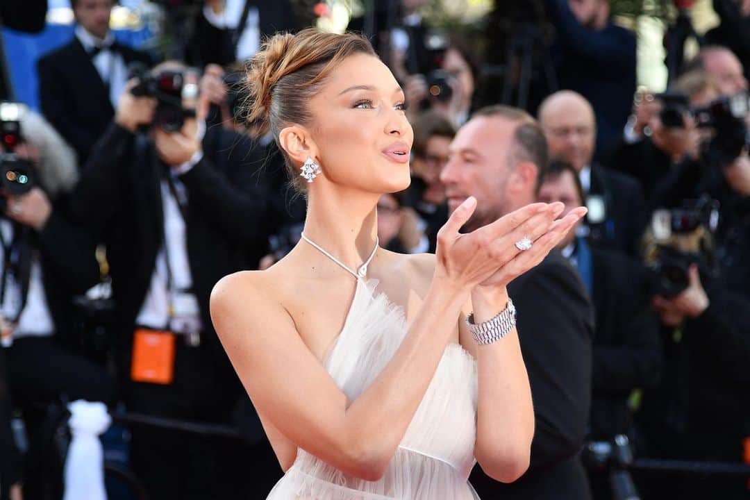 Vogue Australiaさんのインスタグラム写真 - (Vogue AustraliaInstagram)「#BellaHadid blows us away in #Dior on the #CannesFilmFestival red carpet. See all the glamour and the gowns from the annual event by clicking the link in the bio. 📸 Getty Images」5月17日 17時35分 - vogueaustralia