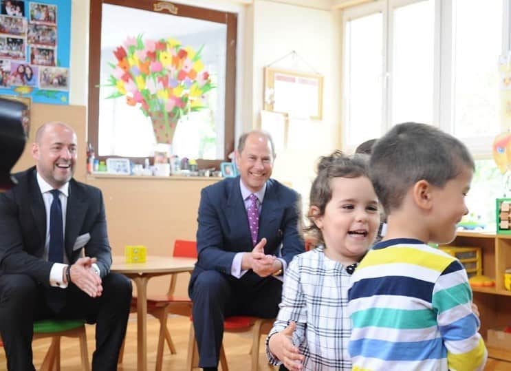 ロイヤル・ファミリーさんのインスタグラム写真 - (ロイヤル・ファミリーInstagram)「The Earl of Wessex visits a pre-school in North Macedonia, to see how a @unicef programme is helping to enhance early childhood development and promote inclusive behaviour at a primary school age #RoyalVisitNorthMacedonia 🇲🇰 HRH has undertaken a series of engagements highlighting the strong relationship the UK has with the country. Swipe 👉  to see The Earl meeting the President of North Macedonia, Stevo Pendarovski, and images from an event with young people working on sustainable solutions for urban planning, fashion and biodiversity.」5月17日 17時38分 - theroyalfamily