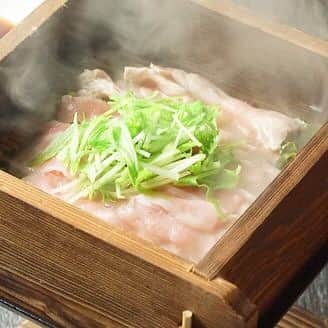 ゆずの小町 石山店のインスタグラム：「豚の蒸ししゃぶ～ゆずポン酢で～😃 ふわっと香るゆずの湯気が、いっそう食欲をそそります。😊 #ゆずの小町#居酒屋 #滋賀県 #滋賀#石山駅#foodphoto #followme  #鮮魚 #海鮮 #新鮮 #駅近 #日本酒 #地酒  #個室 #団体 #貸切 #接待 #合コン #コース #飲み放題 #安い #主婦 #サプライズ #宴会」