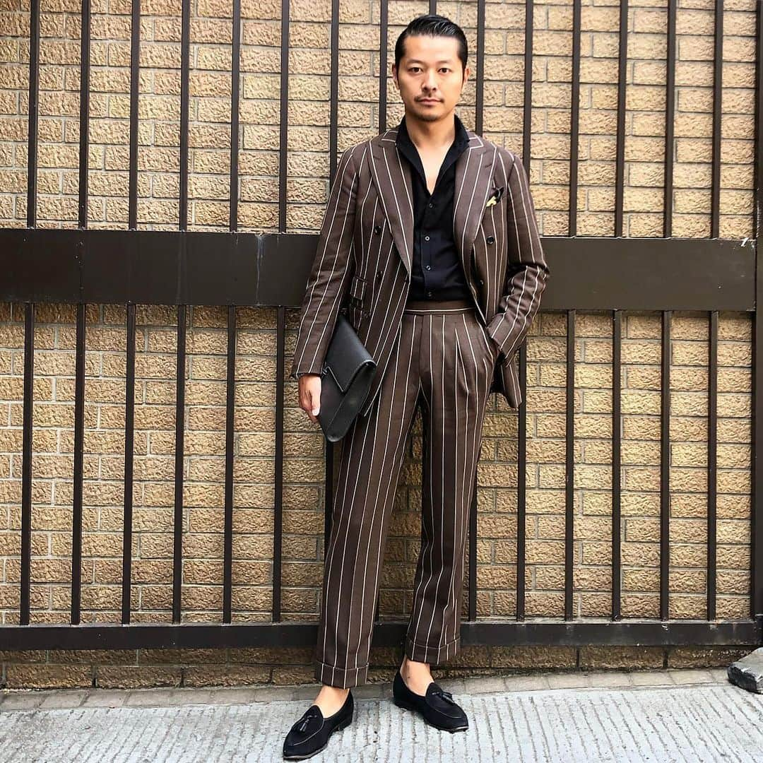 高田朋佳さんのインスタグラム写真 - (高田朋佳Instagram)「“wearing suit casualy...” ———————————————————————— #fashion #mensfashion #menswear #mnswr #mensstreetstyle #streetstyle #streetfashion #menwithstyle #menwithclass #menwithstreetstyle  #classicstyle #mensclothing #vintage #vintagefashion #vintagestyle #newclassic  #modernclassic」5月17日 17時47分 - tomoyoshi_takada