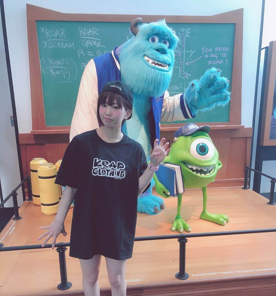 RINGOさんのインスタグラム写真 - (RINGOInstagram)「🌱🌱🌱 #ピクサーのひみつ展 観に行ってきたー😍❤️ #pixar 映画では #インサイドヘッド と #モンスターズインク が好きー💚💛 • レッスンの時とか 普段着な感じの時は大抵このシルエット❗️❗️ キャップ＋でかT＋スニーカー💖💖💖 TシャツはメンズのXLがいちばんすき💖💖💖 しまうの場所とるけど！😂 • ✔️#hellokitty の #newera キャップ ✔️イラストレーター @krap_sae Tシャツ ✔️#adidasoriginals のくつした ✔️#MSGM のスニーカー ✔️#kenzo のかばん ✔️#hellokitty の #babyg • • #凛子ーでぃねいと • • • #服 #コーディネート #coordinate #outfit #japan #japanese ##asiagirl #harajuku #shibuya #roppongi」5月17日 17時49分 - ringoberry