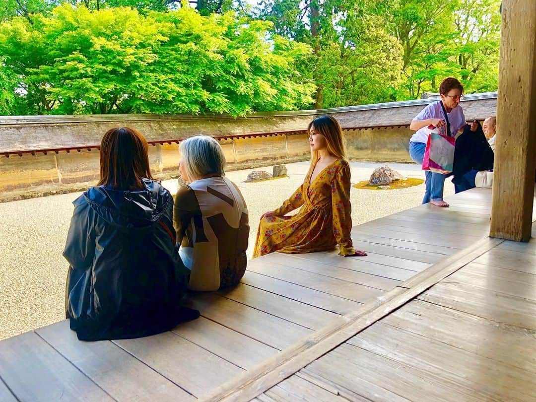 DJ mariennuさんのインスタグラム写真 - (DJ mariennuInstagram)「初の石庭。 何時間でも居られるなぁ、って思った🍵 #kyoto #京都 #石庭 #龍安寺」5月17日 18時00分 - mariennu1202