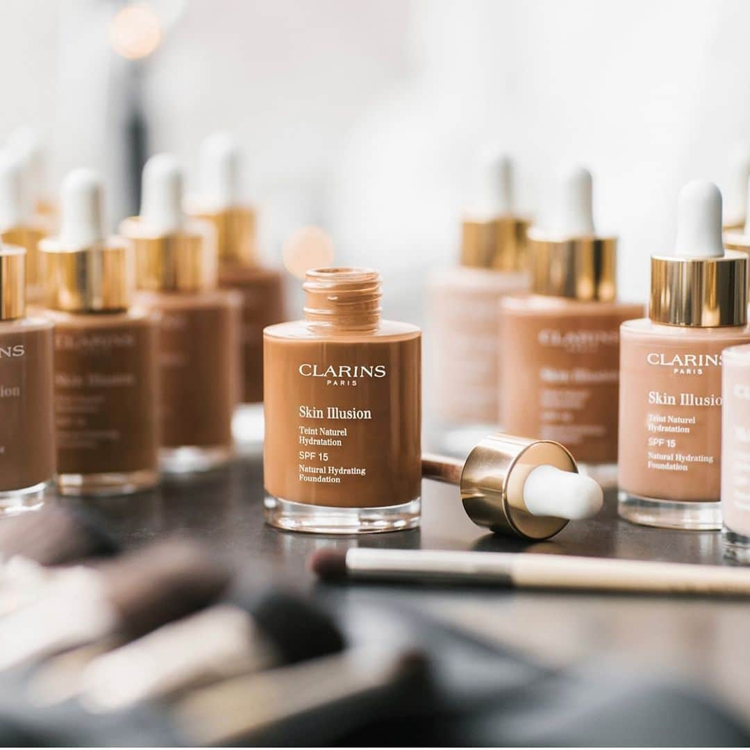 Clarins Australiaさんのインスタグラム写真 - (Clarins AustraliaInstagram)「Do you wear foundation? You need to try #Clarins Skin Illusion. ✔️Combines the fluidity of a serum with just the right amount of pigment️ ✔️Gives an ultra-natural, even, barely-there finish ✔️Contains Clarins’ famous Anti-Pollution Complex ✔️Provides SPF15 sun protection #ClarinsAus #ClarinsMakeup」5月17日 18時00分 - clarinsanz