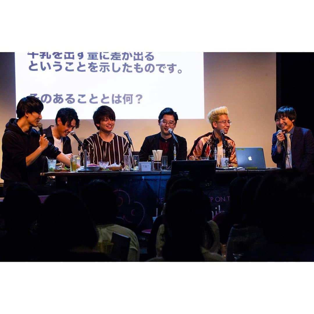 砂川信哉のインスタグラム：「先日の #難題ライブ の写真です。クイズを作るのも人前のイベントも初めてで楽しかったな〜。 ご来場いただいた皆さん、出演者の皆さん、そして大島さん、本当にありがとうございました。 もし次回開催があれば、また是非！」