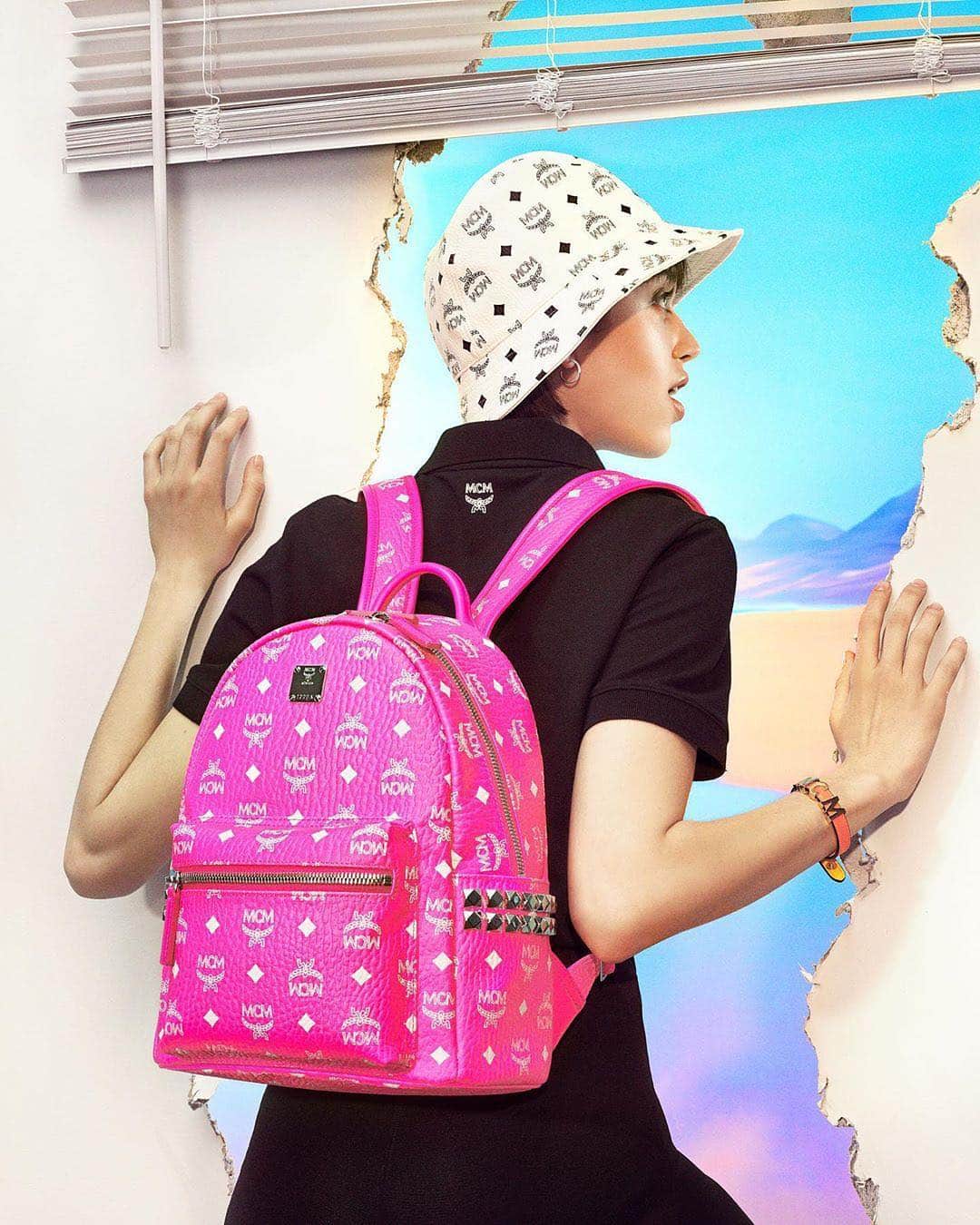 L.H.Pさんのインスタグラム写真 - (L.H.PInstagram)「MCM SUMMER TRAVEL. @mcmworldwide  @mcmkorea_official  #lhp」5月17日 17時54分 - lhp_official