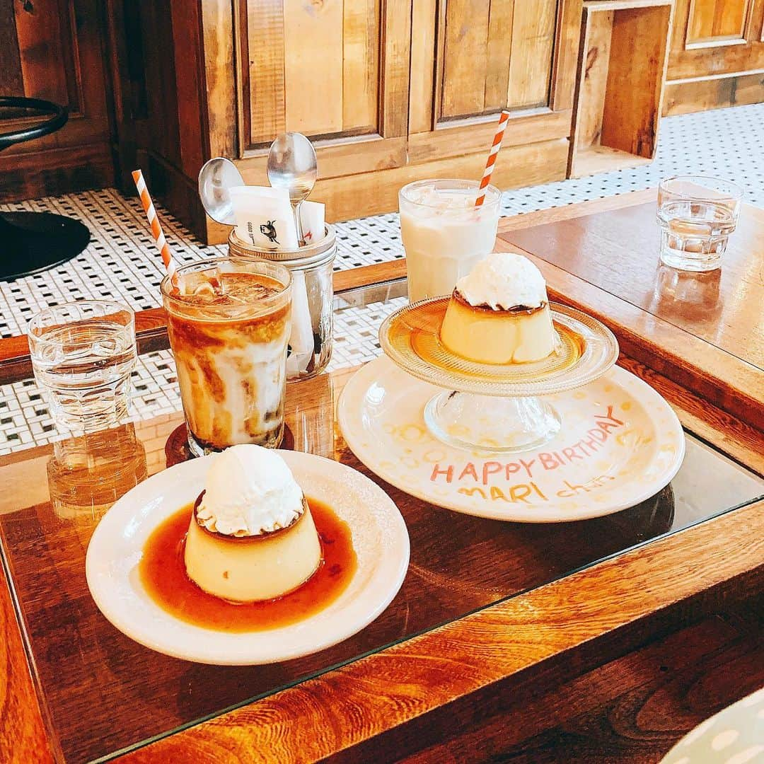 畑有里紗さんのインスタグラム写真 - (畑有里紗Instagram)「🍮❤︎ #goodtownbakehouse . 代々木上原駅からすぐにある ここのお店☕️ 2人ともカスタードプリンに+で生クリーム追加。 ドリンクはアーモンドラテとチャイティー🥤 プリンの甘さも程よくて 生クリームもしつこすぎず 一緒に食べても美味しかった♡ 店内の内装も可愛くていい感じやった！ ピザも美味しそうやったから 次回は食べよっと🍕 . . #カフェ#カフェ巡り#代々木上原#都内カフェ #代々木上原カフェ#cafe#プリン#ariifood」5月17日 18時01分 - arii_m36