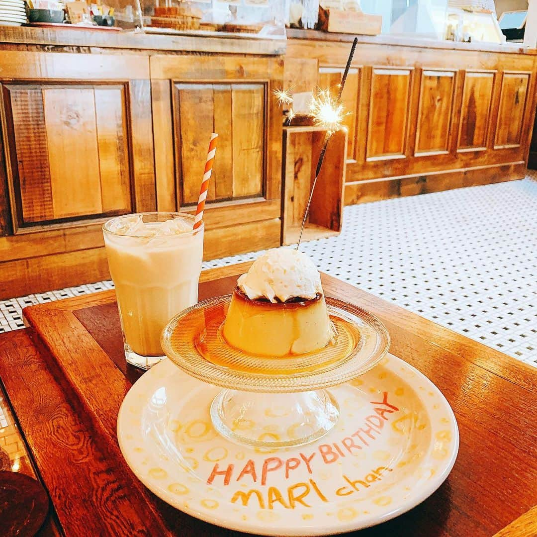 畑有里紗さんのインスタグラム写真 - (畑有里紗Instagram)「🍮❤︎ #goodtownbakehouse . 代々木上原駅からすぐにある ここのお店☕️ 2人ともカスタードプリンに+で生クリーム追加。 ドリンクはアーモンドラテとチャイティー🥤 プリンの甘さも程よくて 生クリームもしつこすぎず 一緒に食べても美味しかった♡ 店内の内装も可愛くていい感じやった！ ピザも美味しそうやったから 次回は食べよっと🍕 . . #カフェ#カフェ巡り#代々木上原#都内カフェ #代々木上原カフェ#cafe#プリン#ariifood」5月17日 18時01分 - arii_m36