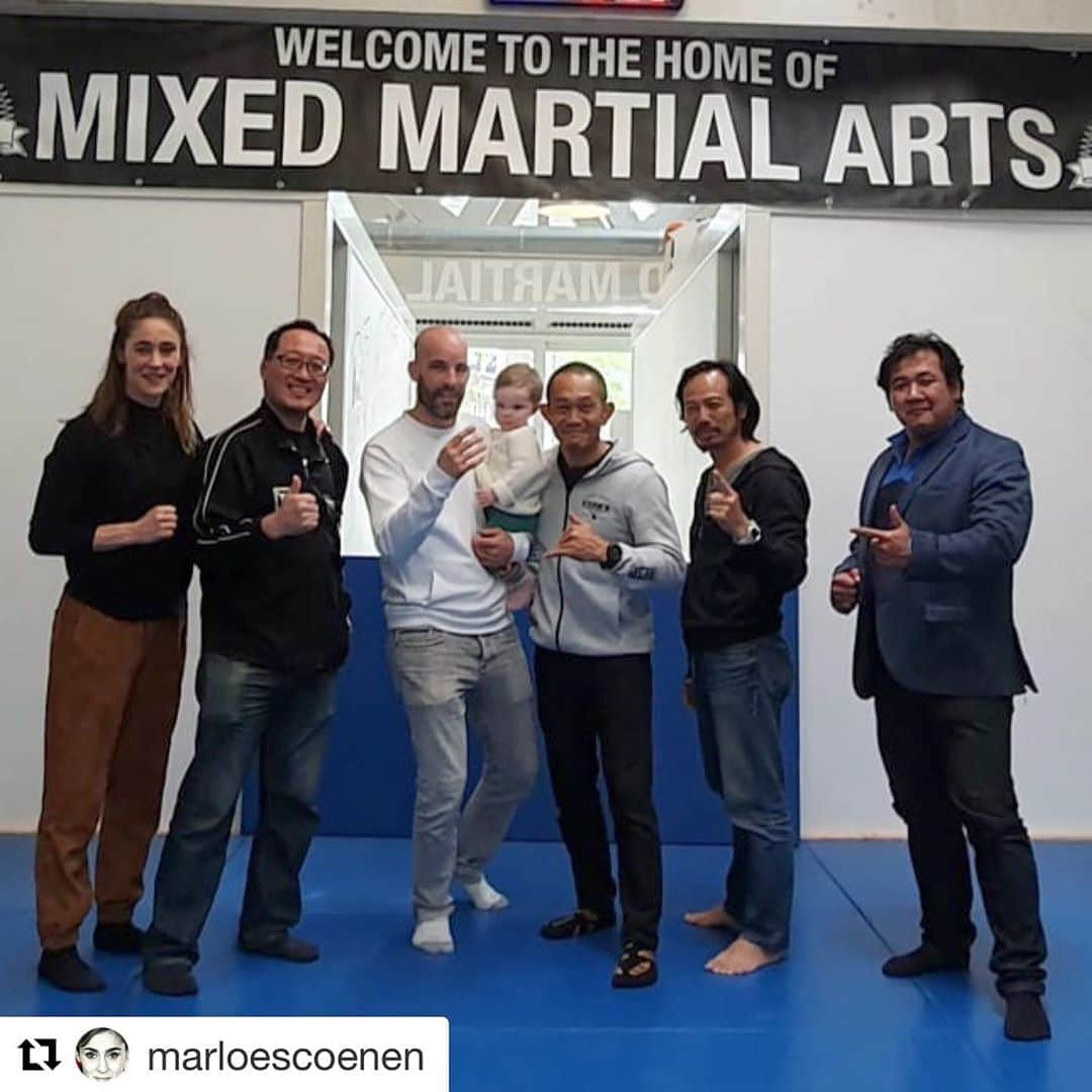 佐藤ルミナさんのインスタグラム写真 - (佐藤ルミナInstagram)「女子MMA界のパイオニア @marloescoenen と旦那のルーモーに彼等のジム @rgripgym で久々の再会！ジムの壁にはMMAの進化の過程や打投極回転のイラストも描かれていたりと、ルーツを大切にし武道的で芸術的なマインドも持ち合せた彼等らしい素敵なジムでした👍因みに今回のアマ修斗ヨーロッパ選手権にも彼等の生徒2名がエントリーしてるのでこちらも楽しみです。My good friends who respect the roots and has a artistic and Budo mind. #修斗伝承  #Repost @marloescoenen with @get_repost ・・・ Many moons ago I fought my first mma amateur fight. It was for @shooto_sustain. Today the Shooto delegation visited our @rgripgym and we were so honored!  Both Roemer & I stepted into the mma ring for the first time on the same day...back in 1999! Or was it 1998🤔? Anyway, grandma continues her story, I was heavily inspired by @ruminasato. I saw on a video tape how he won within seconds in the 1st round on a flying armbar. I have rewatched it many times because I couldn't believe my eyes. Inspired by him, by his beautifull high pace, high risk fightstyle, I won the semi finals of the 1st world title for women by his technique and continued into the finals.  Japan has such a special place in my heart, the country and it's citizens have tought me so much and redirected my path, my DO, when I thought I should go to university and live a comfy life. Shooto has always supported the women in MMA and saw us for what we are, martial artist. Arigato to @kazuhiro.sakamoto @ruminasato @tadashi_yokoyama @takashi1669」5月17日 18時08分 - ruminasato