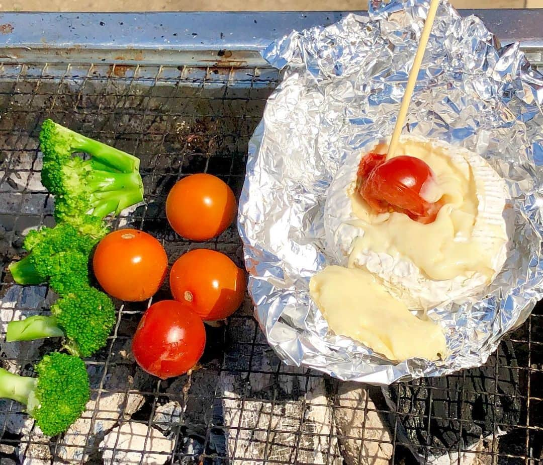 江川清音さんのインスタグラム写真 - (江川清音Instagram)「BBQ🍖✨﻿ 友人がとっても美味しいお肉たちを調達してきてくれました😍🥩﻿ 私はお野菜と海鮮担当🌽🐟﻿ ﻿ 色々試してみたくて﻿ チーズフォンデュやアボカド焼いたり﻿、みんなに付き合ってもらいました💨💨﻿ ﻿ 今年はBBQをやる機会が多そうなので﻿ また実践したいですー🤗❤ いや〜楽しすぎた🤣💫﻿ ﻿ #BBQ #バーベキュー #カルビ #バーベキューパーティー #bbqfood #ホンビノス貝 #好き #アスパラベーコン #肉盛り合わせ #手軽に #チーズフォンデュ #美味しい #楽しい #道民 #集合 #同級生 #お肉 #食べたい」5月17日 18時02分 - egawasayane