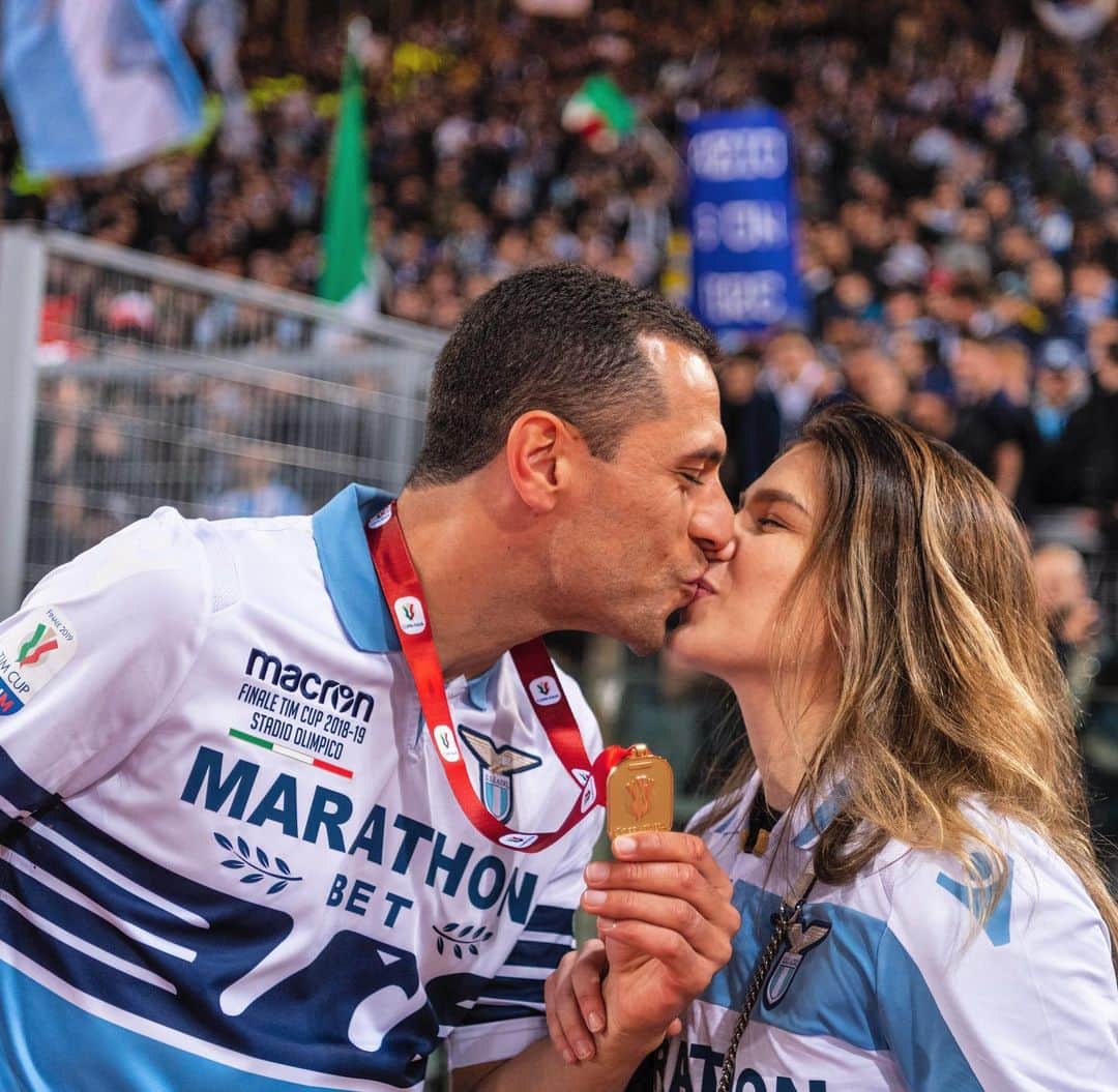 ロムロ・ソウザ・オレステス・カルデイラのインスタグラム：「😘💋🥇」