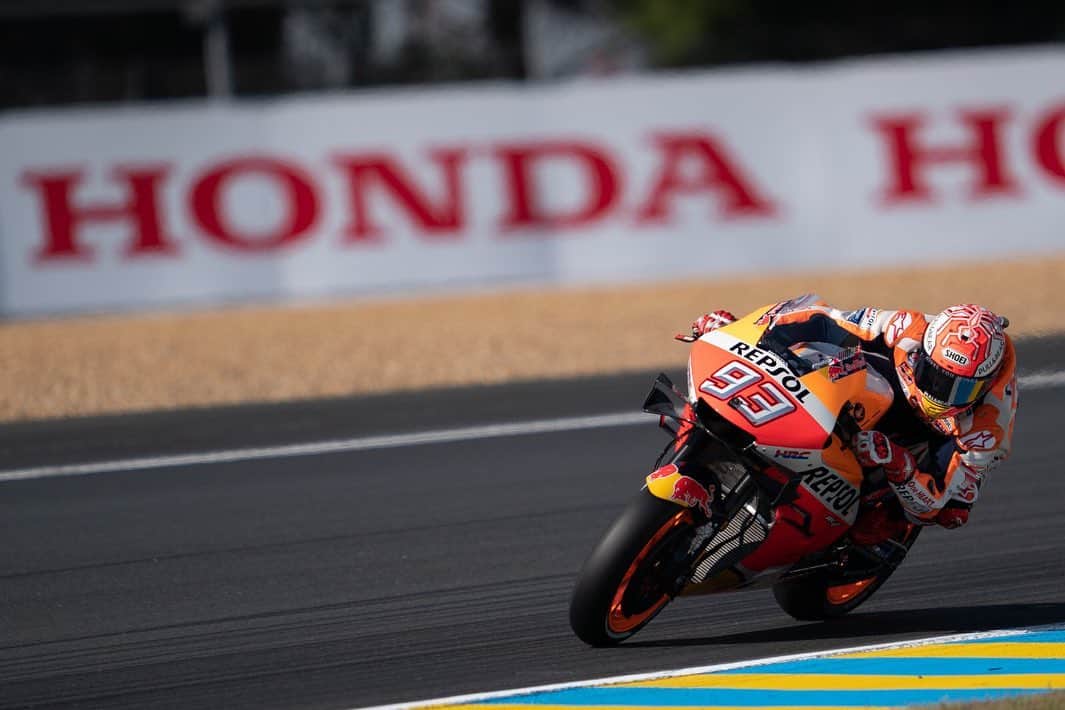 レプソル・ホンダのインスタグラム：「#FrenchGP FP1 ✅ ⠀⠀⠀⠀⠀⠀⠀⠀⠀ @marcmarquez93 🅿️5️⃣ #MM93🐜 ⠀⠀⠀⠀⠀⠀⠀⠀⠀ @jorgelorenzo99 🅿️1️⃣4️⃣ #JL99😈 ⠀⠀⠀⠀⠀⠀⠀⠀⠀ #25RepsolHonda #Repsol #MotoGP #Honda #Racing #RepsolHonda #HRC #RC213V #MM93 #JL99 #MarcMarquez #JorgeLorenzo #ThePowerOfDreams #Motorcycle #France #LeMans #Practice 🇫🇷」