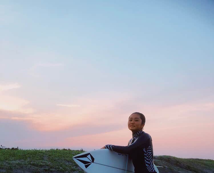 脇田紗良さんのインスタグラム写真 - (脇田紗良Instagram)「💛 best time of the day. 💛  @volcomjapan #volcomjapan  #dovesurfingwetsuits」5月17日 18時10分 - sara_wakita1010