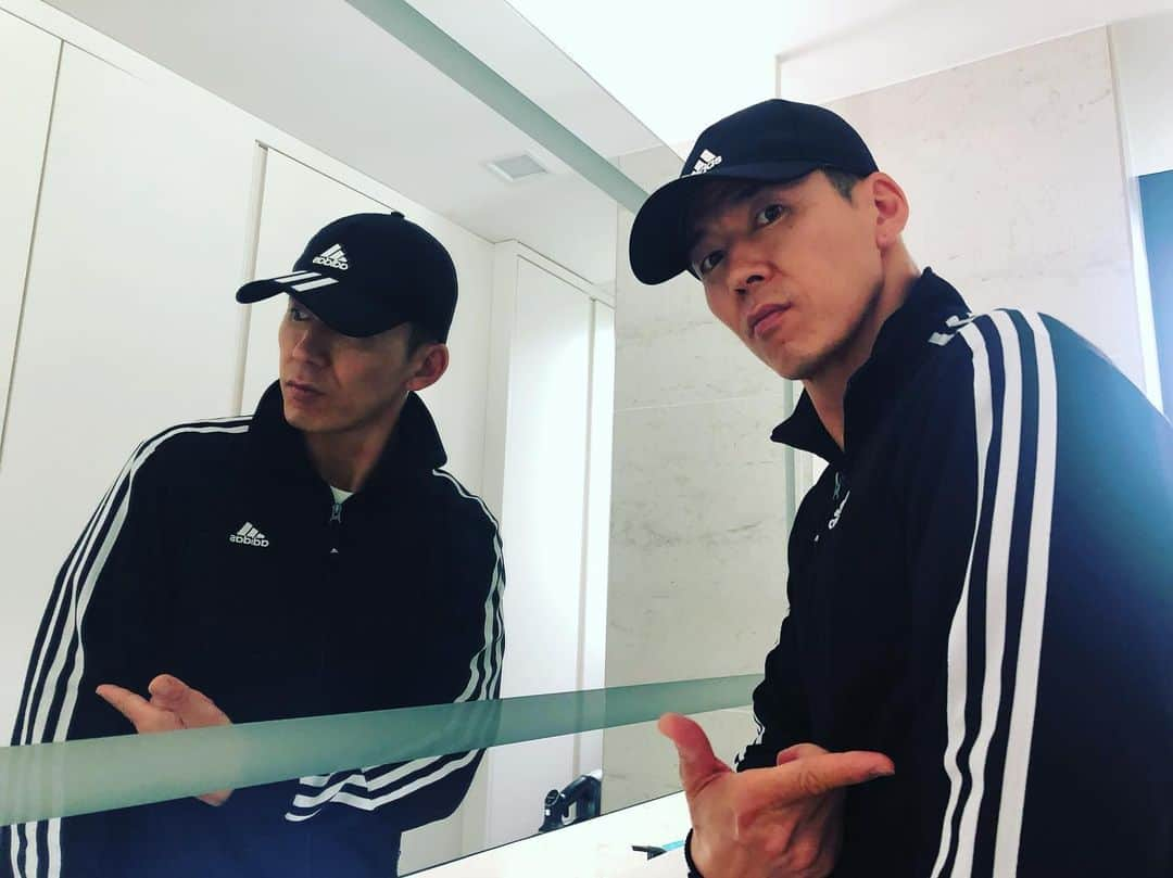 ジヌションさんのインスタグラム写真 - (ジヌションInstagram)「_ me,myself, and my adidas #너의아디다스를나눠봐 #SHAREYOURSTRIPES」5月17日 18時11分 - jinusean3000