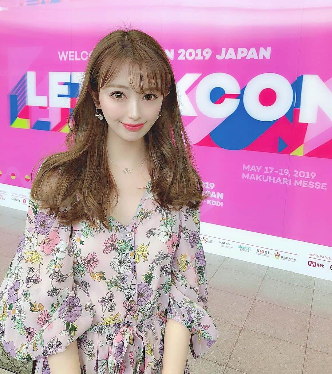 小川ももえさんのインスタグラム写真 - (小川ももえInstagram)「kconきたよー🔥‼️ 盛り上がってる〜(*^▽^*)✨✨ 楽しむぞ〜❤️ #kcon  #kcon2019japan #ateez #エイティーズ #幕張メッセ #フェス #韓流」5月17日 18時23分 - momoe_0406