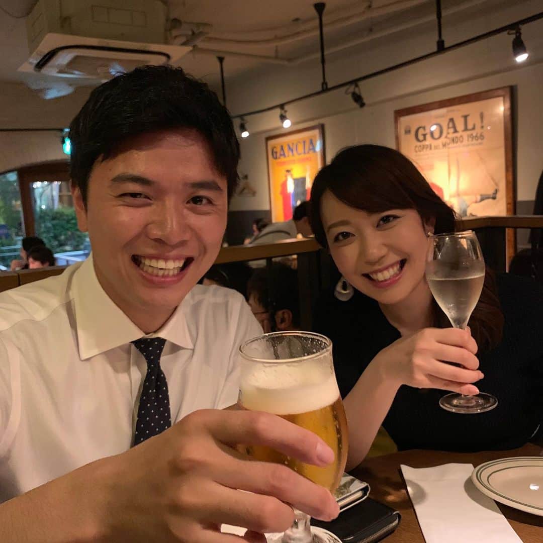 須黒清華のインスタグラム：「少し前、野沢アナと打ち上げしました🥂 実は…私こっそりダイエット宣言してたんです（笑） 野沢アナと会社で雑談してたら、うっかり宣言しちゃったのですが、無事達成したのでそのお祝い😋 . 私のダイエットは簡単‼︎ 毎日プランクをすること‼︎ 以上‼️笑 . 食事制限なし‼︎ お酒も普通に飲む‼︎ でも、毎日プランクをして1カ月で腰回りを3cm以上落とす‼︎ . というもの。 最初の1週間は全く効果が出ず、焦りましたが、2週目から徐々に変化が見え始め、1カ月で4cmサイズダウンしました✨✨ あとは1週間に1回ほどのキックボクシングも続けていました。 全くストレスなし‼︎でこの結果は嬉しいっ‼︎ ま、体重は減ってないんですけどね（笑） . プランクは45秒くらいからスタートして、最終的には3分くらい出来るようになりました！ せっかく結果が出たので、ここで辞めず、引き続き夏に向けてシェイプアップしていきますっ😊 #野沢アナウンサー #プランクチャレンジ #ダイエット #ダイエット宣言 #4cmダウン #達成記念」