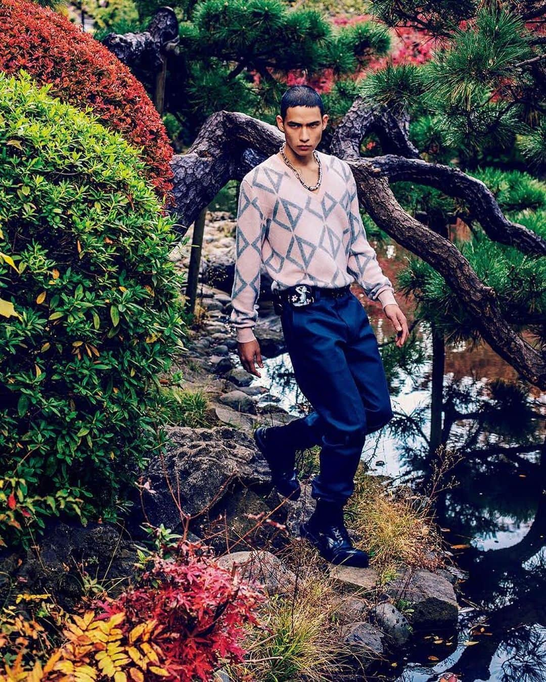 GQ JAPANさんのインスタグラム写真 - (GQ JAPANInstagram)「【TOKYO ROMANCE】 ディオールの2019年プレフォールコレクションをお届け。 キム・ジョーンズが手がけるフューチャリスティックでモダンなウェアが、秋の情緒溢れる日本庭園に溶け込んだ🍁  #ディオール #dior #kimjones @dior @mrkimjones  Fashion Director: Grant Pearce @grantpearce.inc  Photos: Maciej Kucia (AVGVST) @maciejkucia  Hair: Go Utsugi (PARKS) @goutsugihair , Miho Emori @miho_emo_ , Tomoko Yamaguchi @tomokoyamaguchi_hm  Fashion Editor: Jacky Tam @jackysouffletam」5月17日 18時36分 - gqjapan