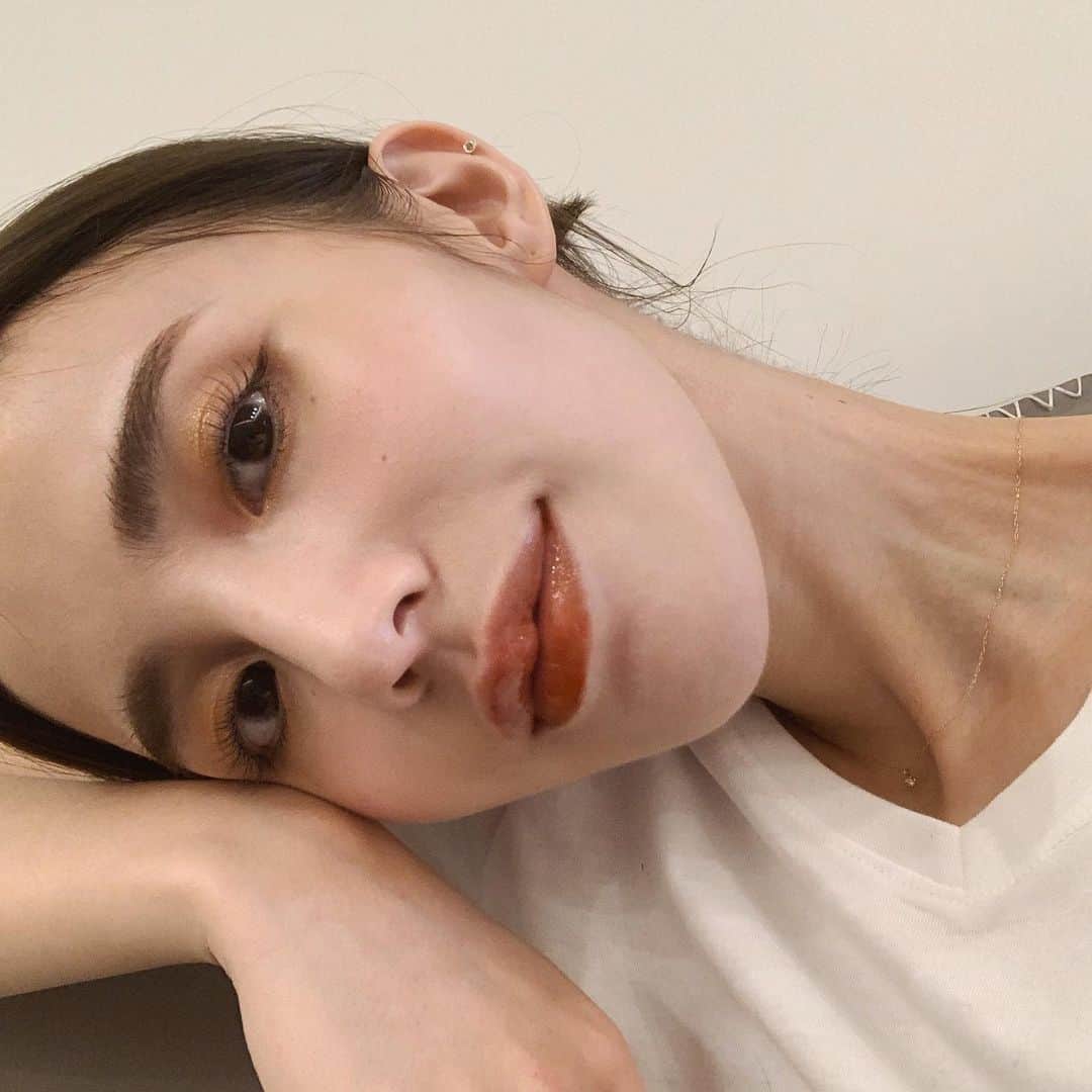 チャン・チュンニンのインスタグラム：「#celvoke 的黃色+南瓜色的搭配  好美 ‪‪❤︎‬"」
