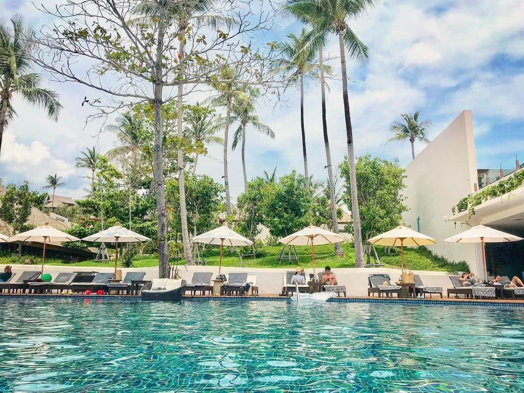 渡辺由布子さんのインスタグラム写真 - (渡辺由布子Instagram)「💧 ・ To infinity and beyond! ・ ・ ・ #weekendvibes  #TGIF #friday #friyay #infinitypool #staycation #ritzcarlton  #hotels  #shortvacay  #islandhopping  #workout  #backshot  #shoulderblade  #scapula  #GW ・ ・ ・ 📍 @ritzcarltonkohsamui #samui #Thailand #🇹🇭」5月17日 18時39分 - watanabe_yuko