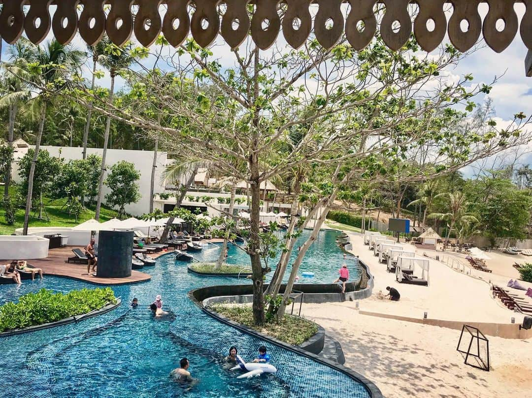 渡辺由布子さんのインスタグラム写真 - (渡辺由布子Instagram)「💧 ・ To infinity and beyond! ・ ・ ・ #weekendvibes  #TGIF #friday #friyay #infinitypool #staycation #ritzcarlton  #hotels  #shortvacay  #islandhopping  #workout  #backshot  #shoulderblade  #scapula  #GW ・ ・ ・ 📍 @ritzcarltonkohsamui #samui #Thailand #🇹🇭」5月17日 18時39分 - watanabe_yuko