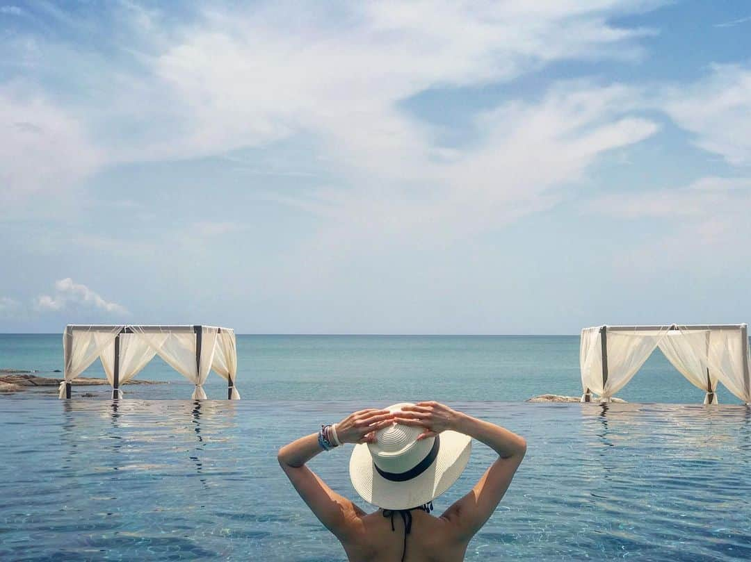 渡辺由布子さんのインスタグラム写真 - (渡辺由布子Instagram)「💧 ・ To infinity and beyond! ・ ・ ・ #weekendvibes  #TGIF #friday #friyay #infinitypool #staycation #ritzcarlton  #hotels  #shortvacay  #islandhopping  #workout  #backshot  #shoulderblade  #scapula  #GW ・ ・ ・ 📍 @ritzcarltonkohsamui #samui #Thailand #🇹🇭」5月17日 18時39分 - watanabe_yuko